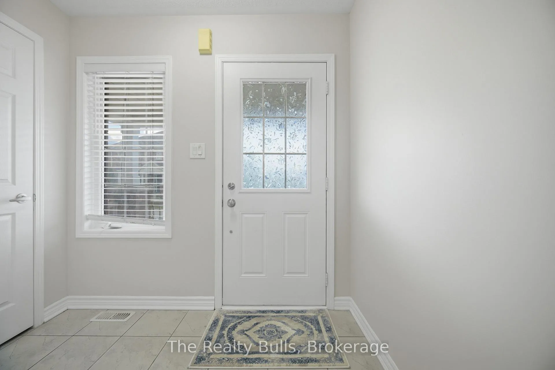 Photo 5 of 37 Lothbury Drive NW, Brampton, Northwest Brampton — HOMEH