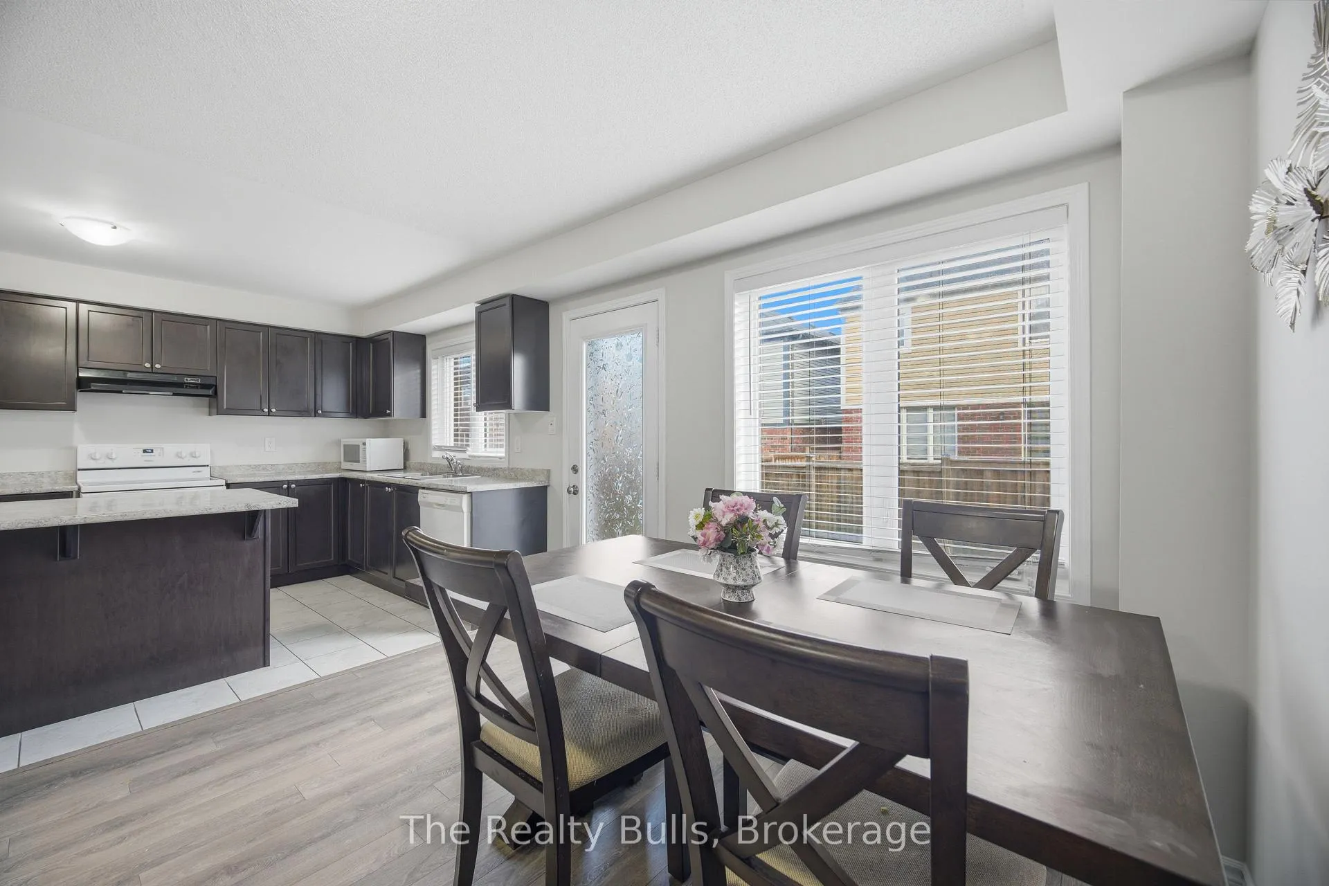 Photo 14 of 37 Lothbury Drive NW, Brampton, Northwest Brampton — HOMEH