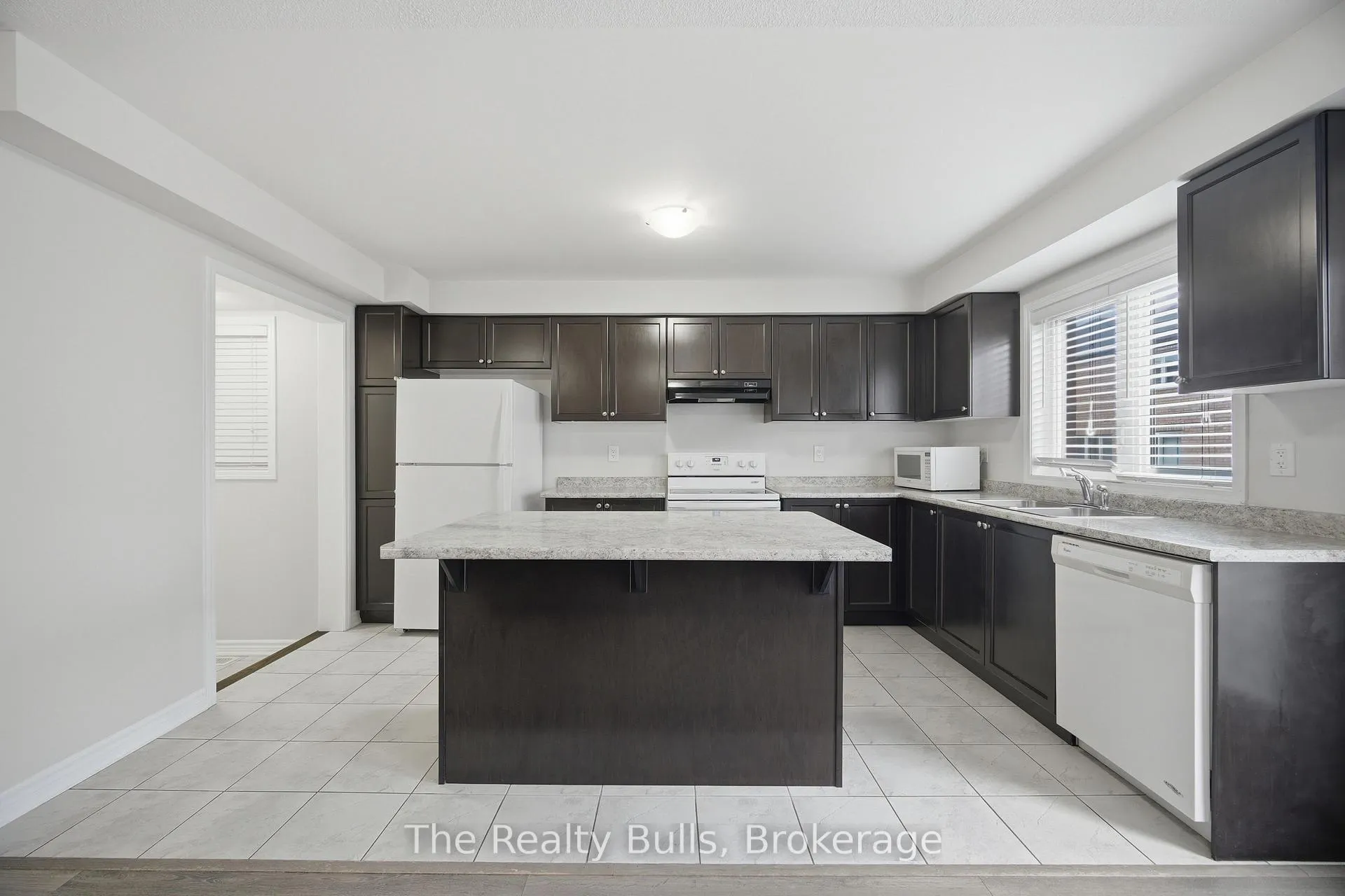 Photo 15 of 37 Lothbury Drive NW, Brampton, Northwest Brampton — HOMEH