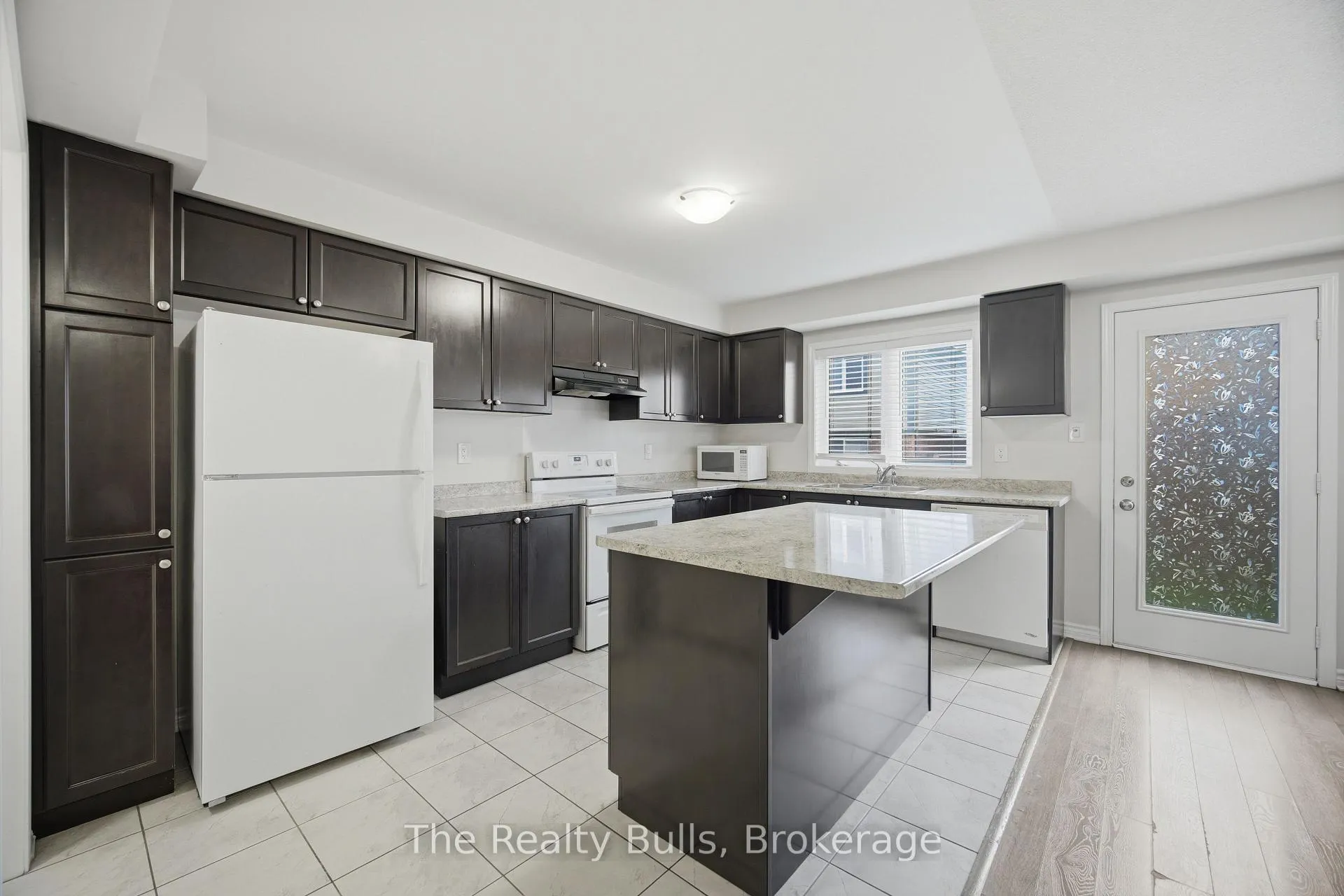 Photo 16 of 37 Lothbury Drive NW, Brampton, Northwest Brampton — HOMEH