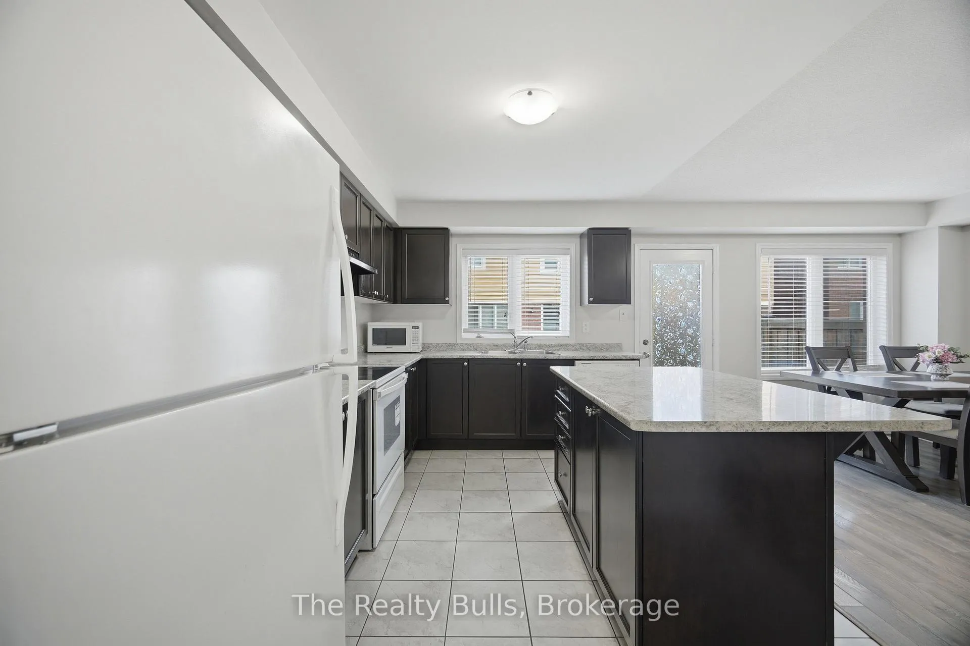 Photo 17 of 37 Lothbury Drive NW, Brampton, Northwest Brampton — HOMEH