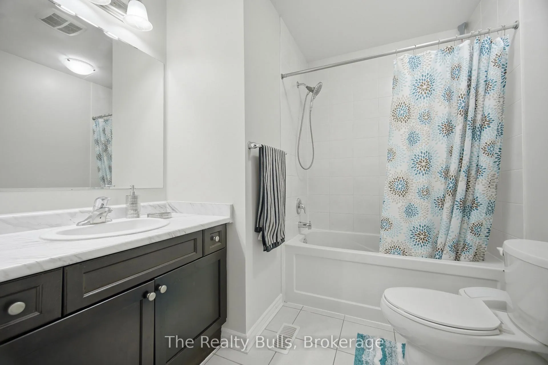 Photo 33 of 37 Lothbury Drive NW, Brampton, Northwest Brampton — HOMEH