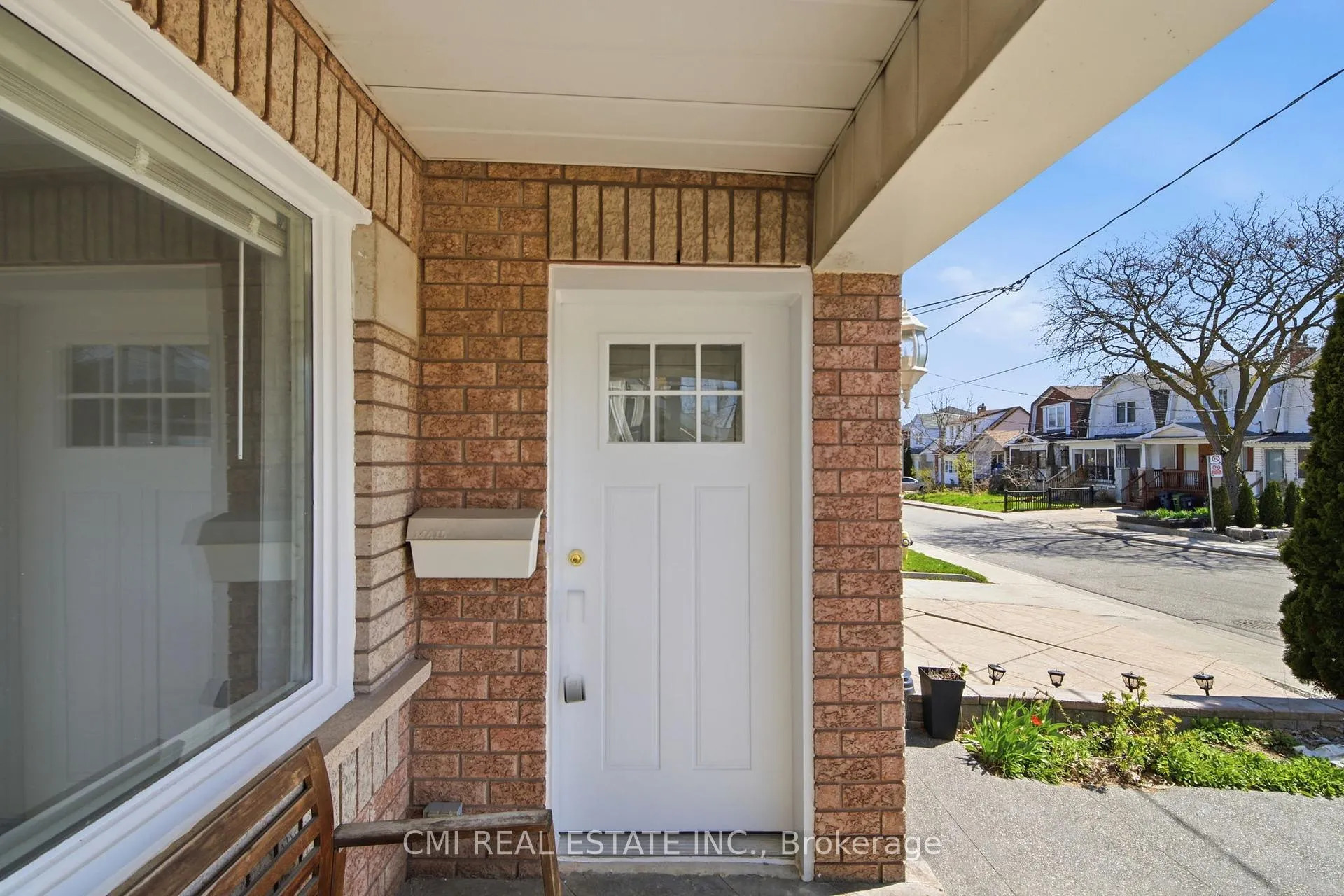 Photo 4 of 120 Northland Avenue, Toronto, Rockcliffe-Smythe — HOMEH