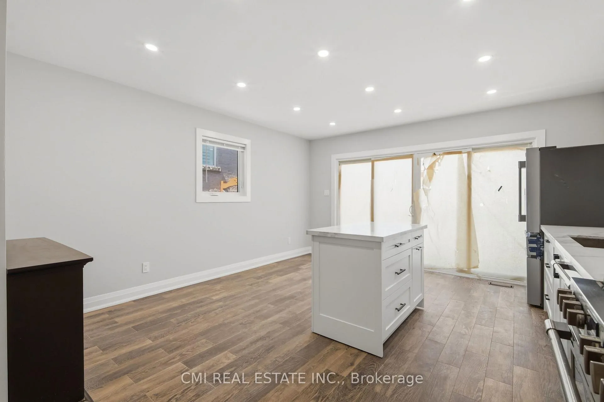 Photo 8 of 120 Northland Avenue, Toronto, Rockcliffe-Smythe — HOMEH