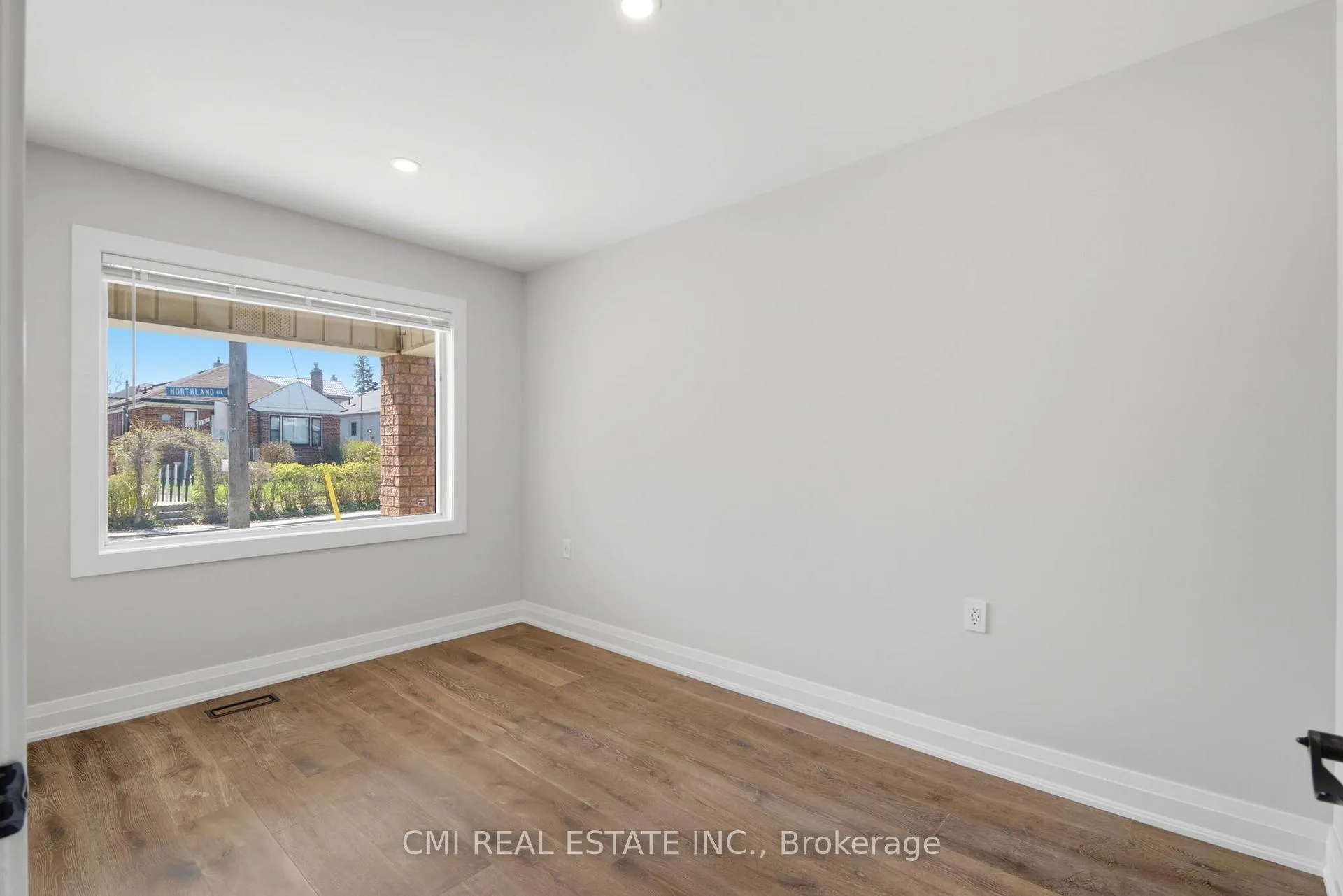 Photo 16 of 120 Northland Avenue, Toronto, Rockcliffe-Smythe — HOMEH