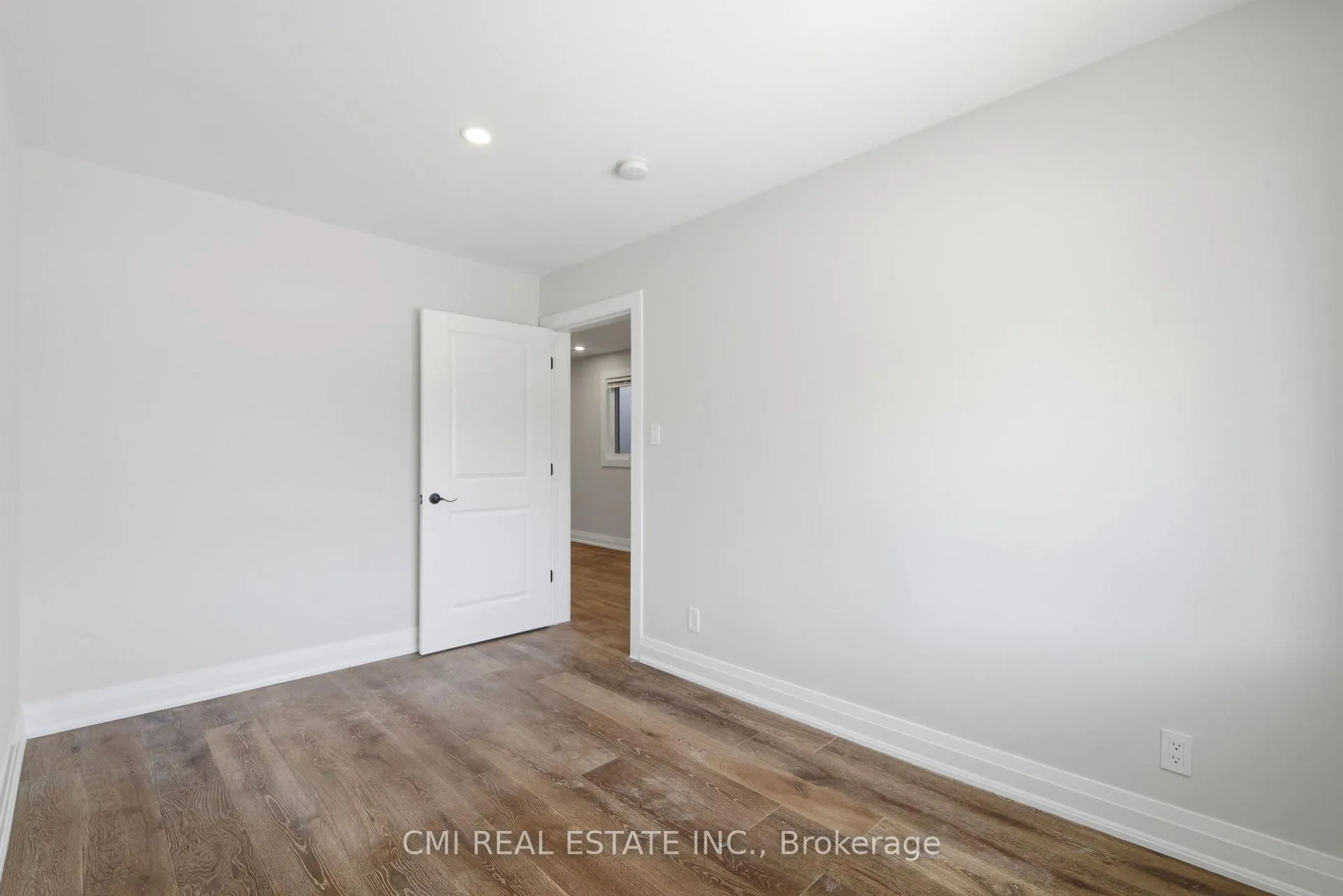 Photo 17 of 120 Northland Avenue, Toronto, Rockcliffe-Smythe — HOMEH