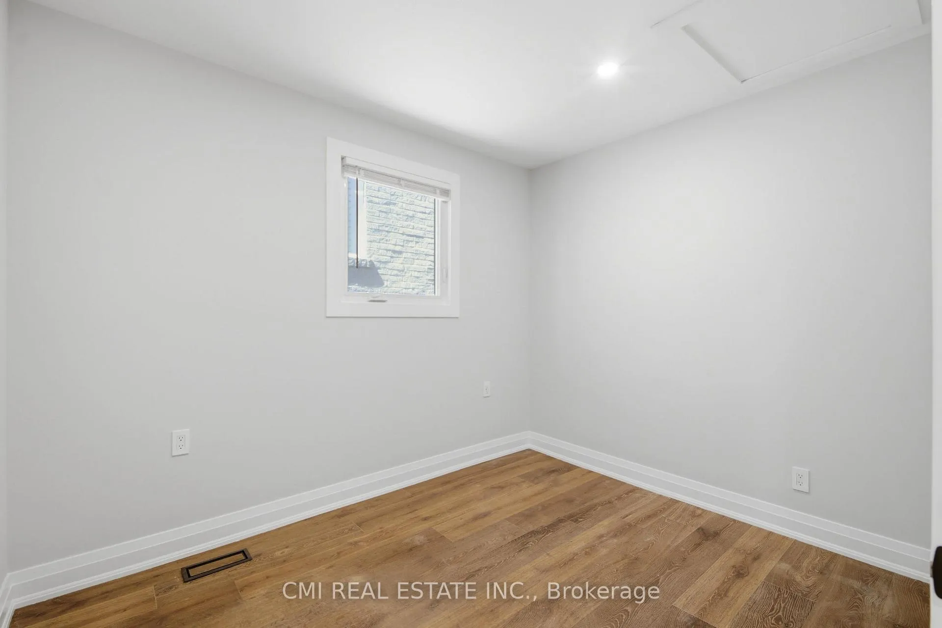 Photo 18 of 120 Northland Avenue, Toronto, Rockcliffe-Smythe — HOMEH