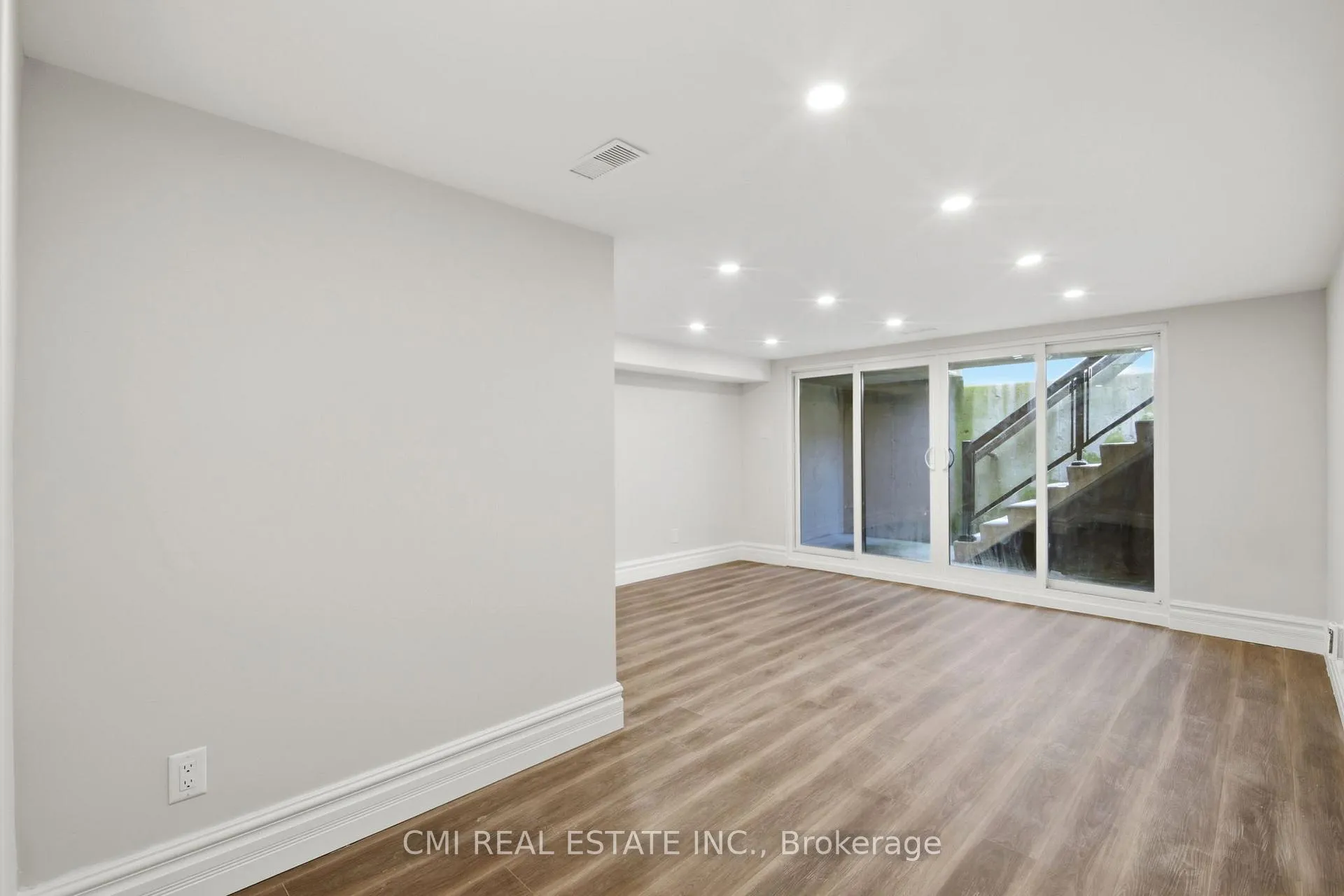 Photo 31 of 120 Northland Avenue, Toronto, Rockcliffe-Smythe — HOMEH
