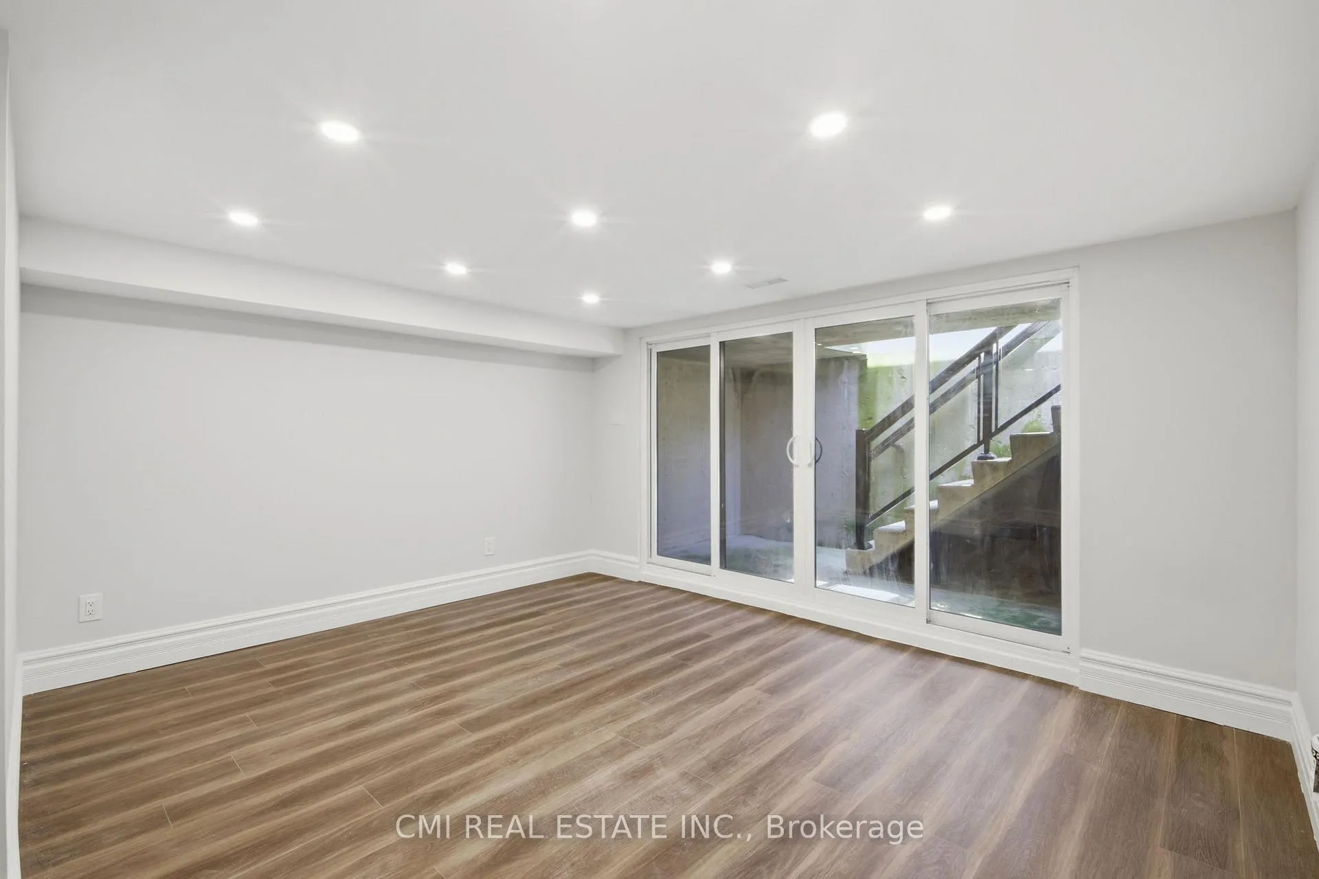 Photo 32 of 120 Northland Avenue, Toronto, Rockcliffe-Smythe — HOMEH
