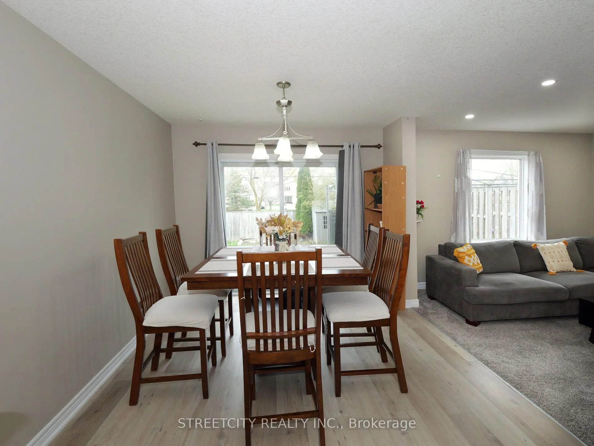 Photo 11 of 97 Gregory Crescent, Stratford — HOMEH