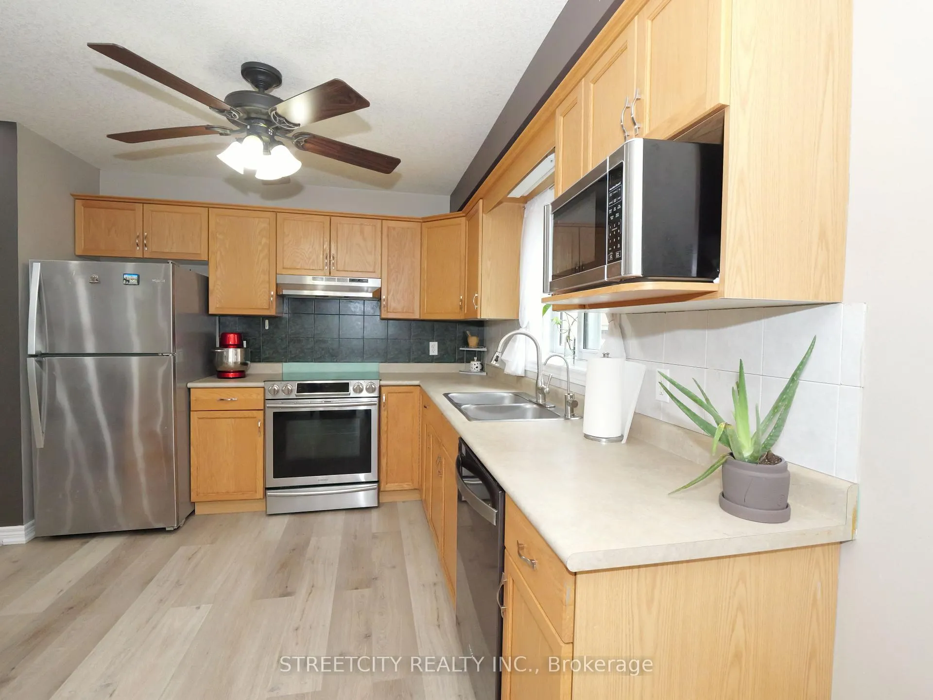 Photo 15 of 97 Gregory Crescent, Stratford — HOMEH
