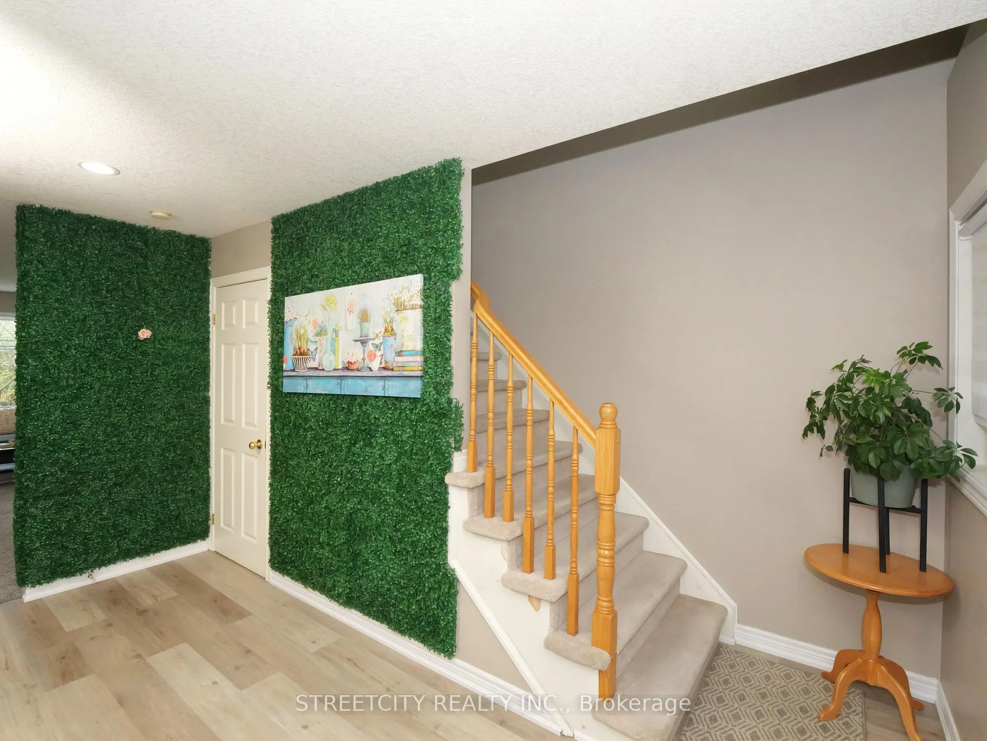Photo 18 of 97 Gregory Crescent, Stratford — HOMEH