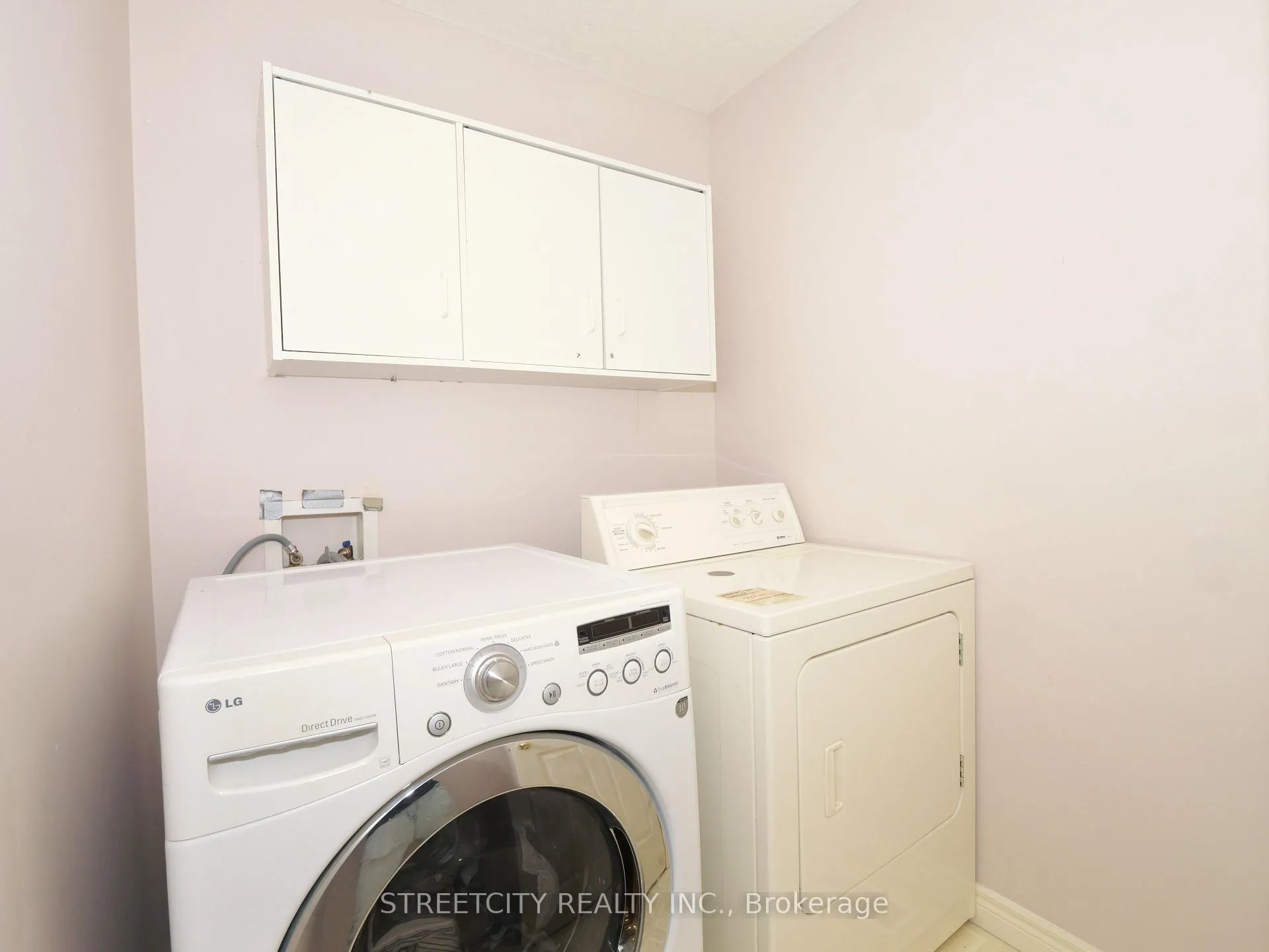 Photo 25 of 97 Gregory Crescent, Stratford — HOMEH
