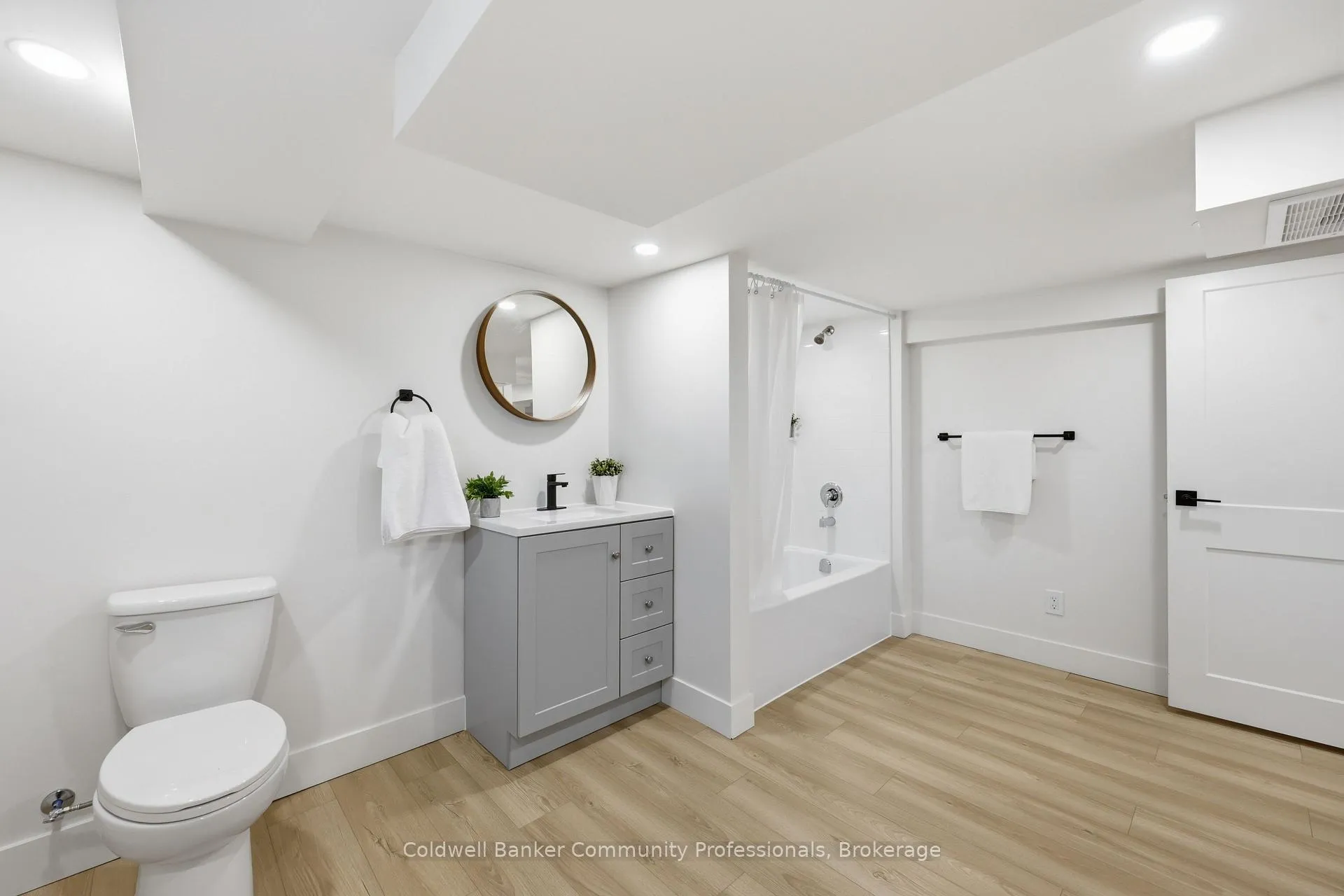 Photo 29 of 74 Freelton Road, Hamilton, Freelton — HOMEH