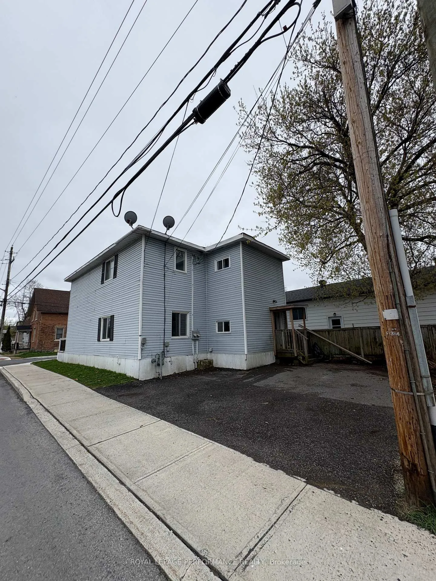 Photo 2 of 301 Third Street W, Cornwall — HOMEH