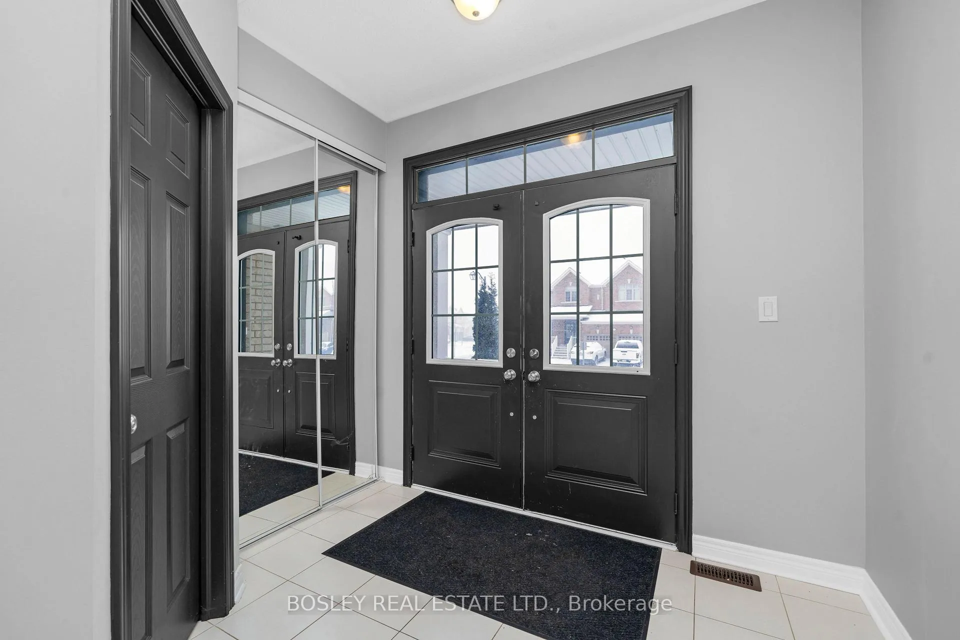 Photo 2 of 24 Schwalm Crescent, New Tecumseth, Tottenham — HOMEH