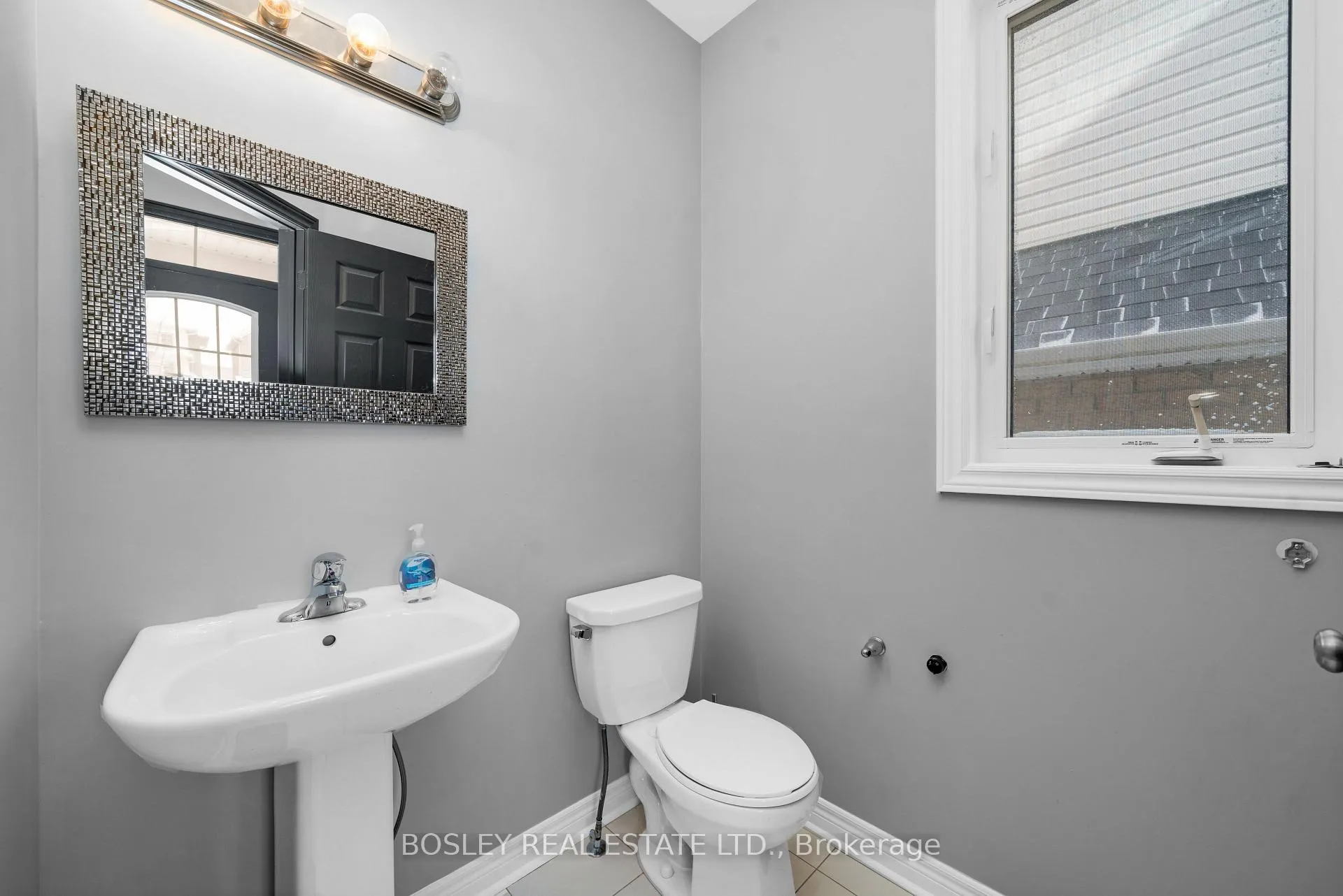 Photo 12 of 24 Schwalm Crescent, New Tecumseth, Tottenham — HOMEH