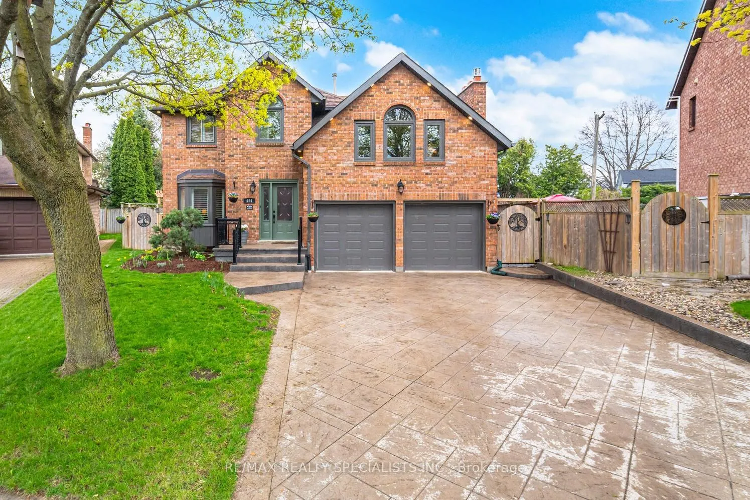 Front of 464 Delaney Court