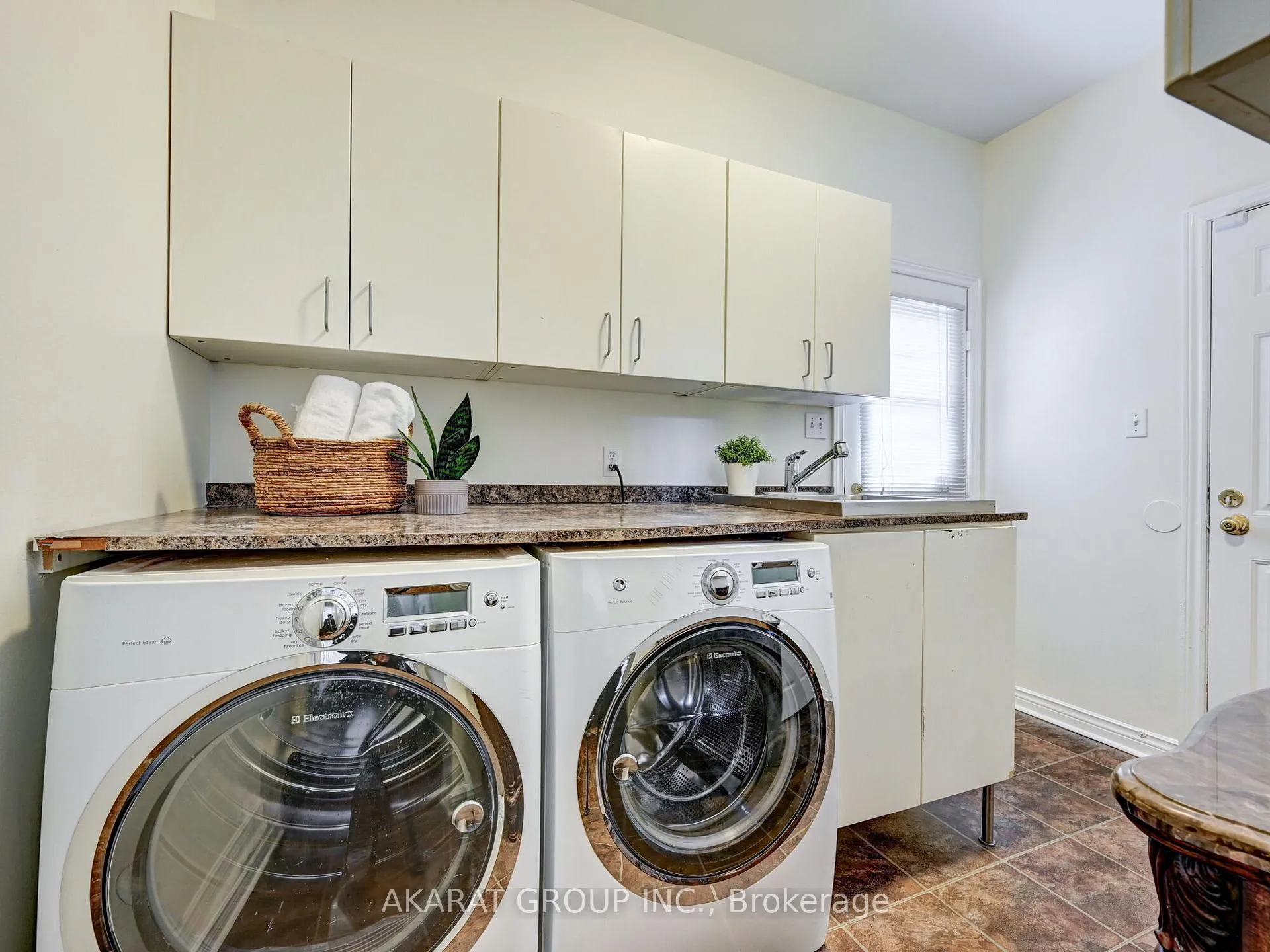 Photo 20 of 1626 Heritage Way, Oakville, Glen Abbey — HOMEH
