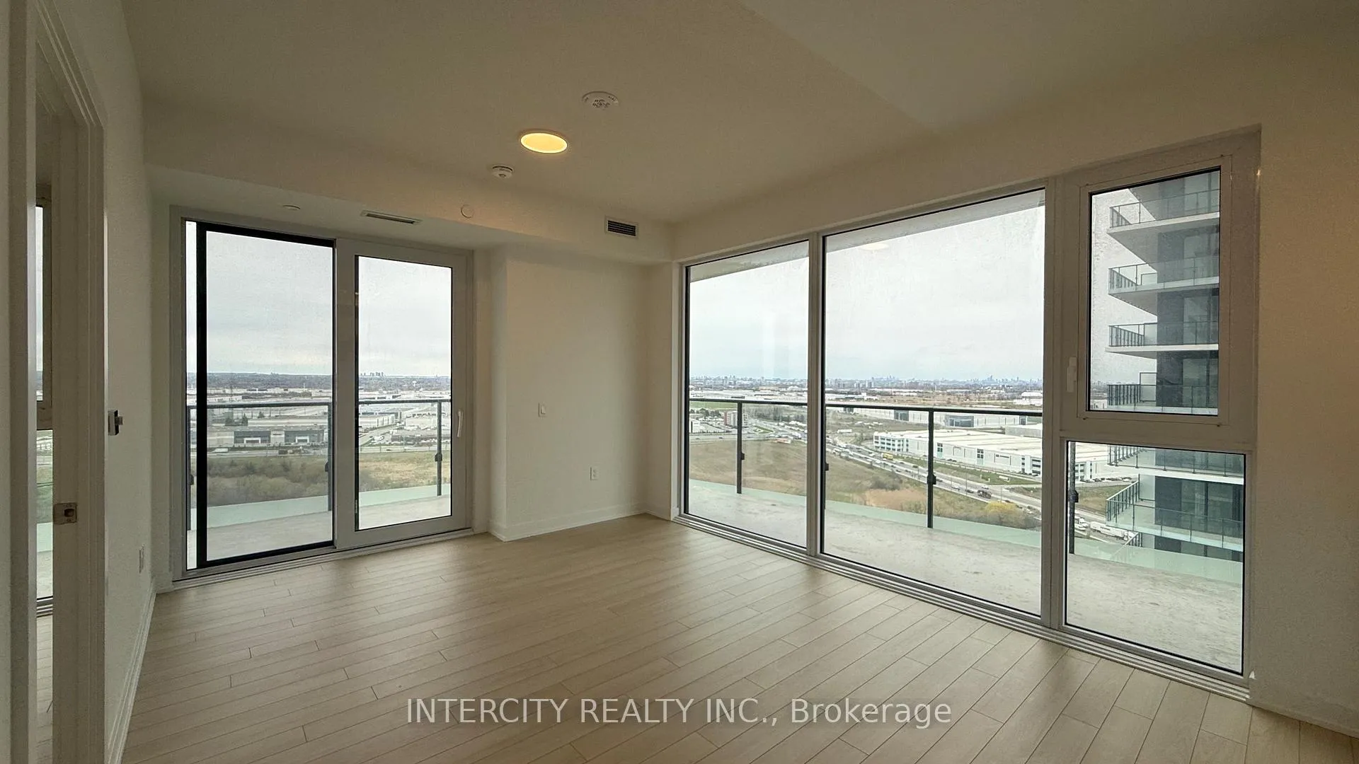 Photo 7 of Unit 2212, 15 Skyridge Drive, Brampton, Bram East — HOMEH