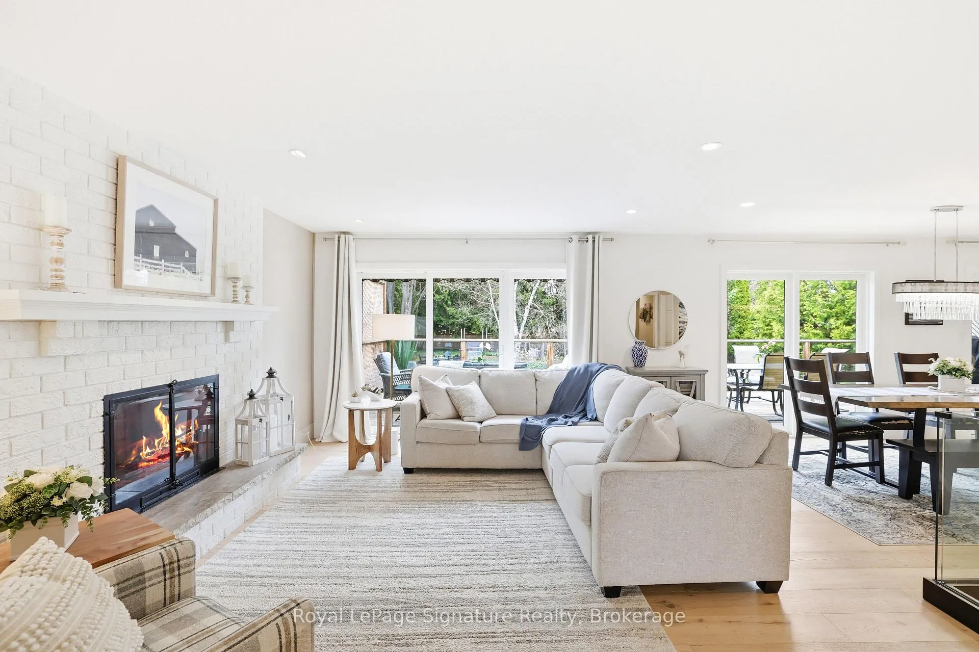 Photo 2 of 98 Moore Crescent, Blue Mountains — HOMEH