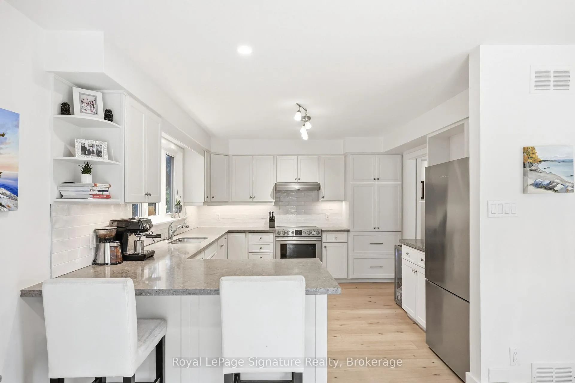 Photo 10 of 98 Moore Crescent, Blue Mountains — HOMEH