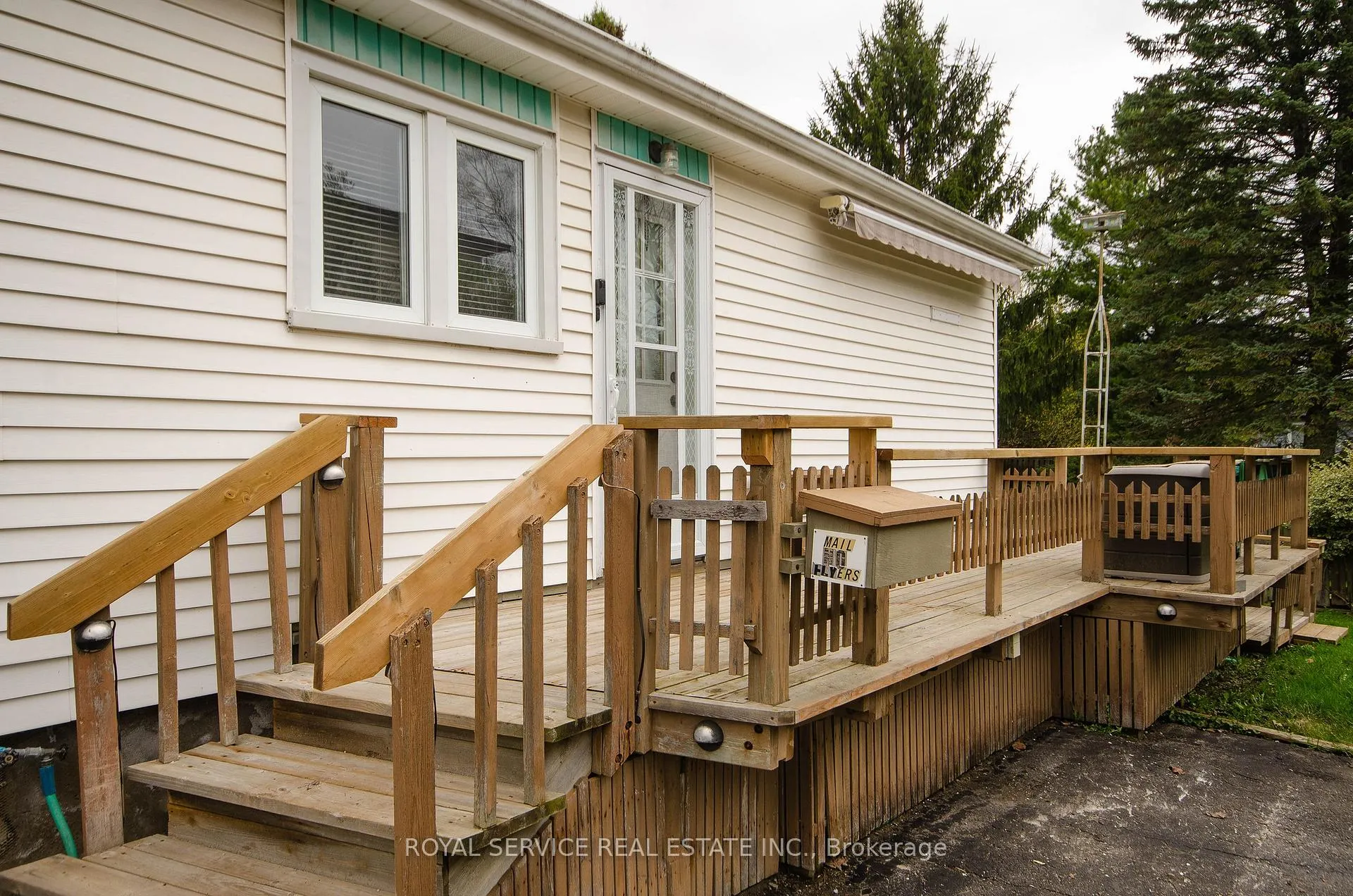 Photo 5 of 29 Prospect Street, Clarington, Bowmanville — HOMEH