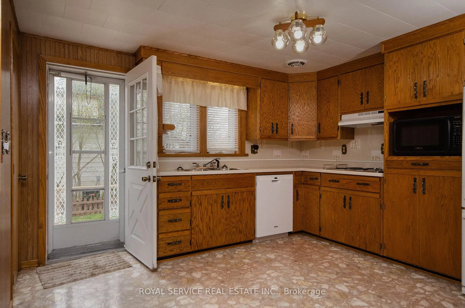 Photo 10 of 29 Prospect Street, Clarington, Bowmanville — HOMEH