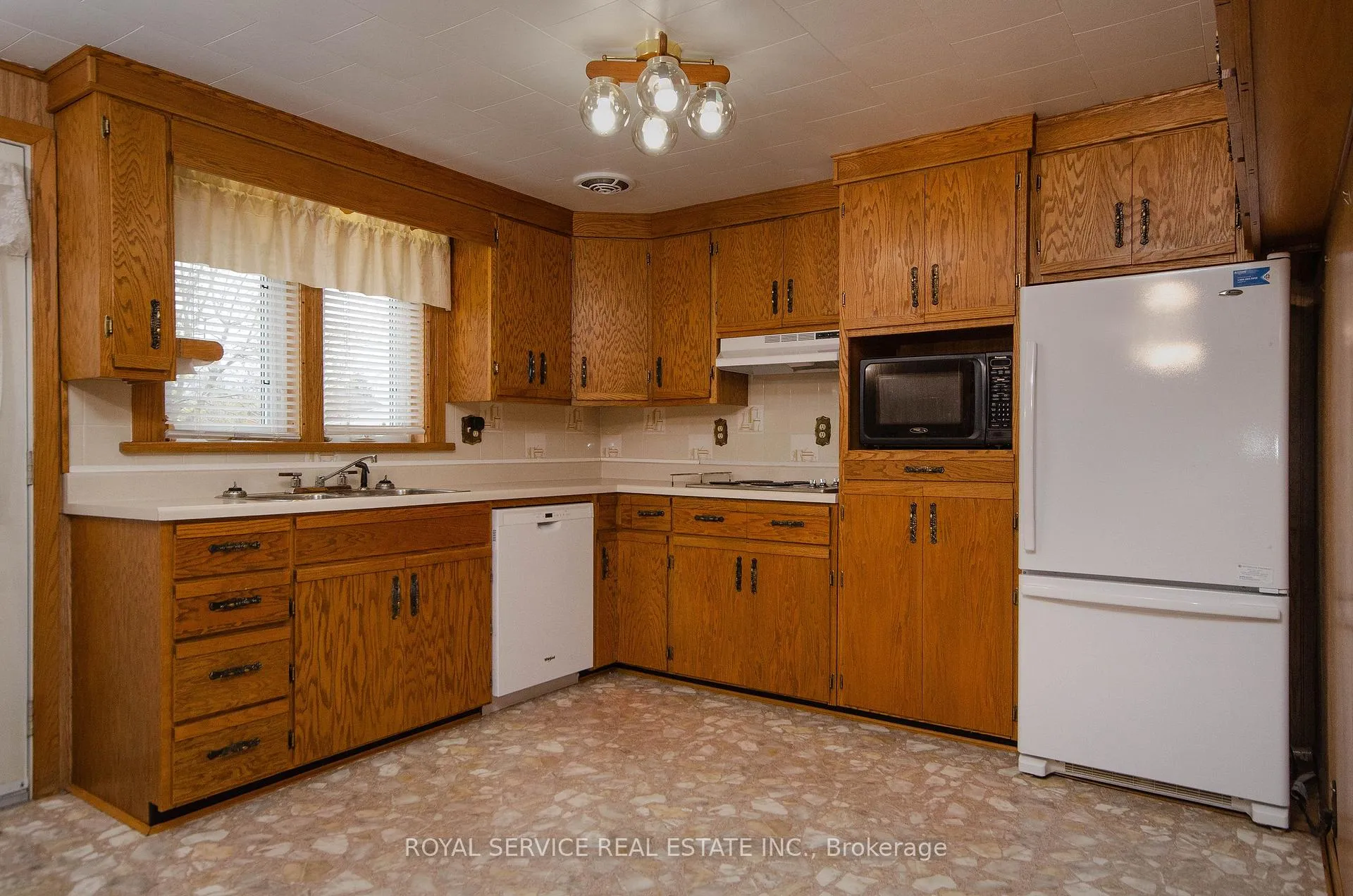 Photo 12 of 29 Prospect Street, Clarington, Bowmanville — HOMEH