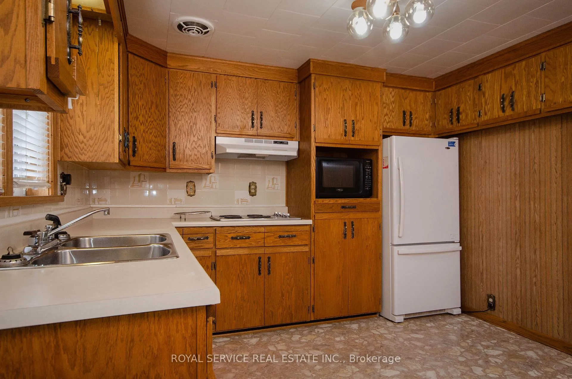 Photo 13 of 29 Prospect Street, Clarington, Bowmanville — HOMEH