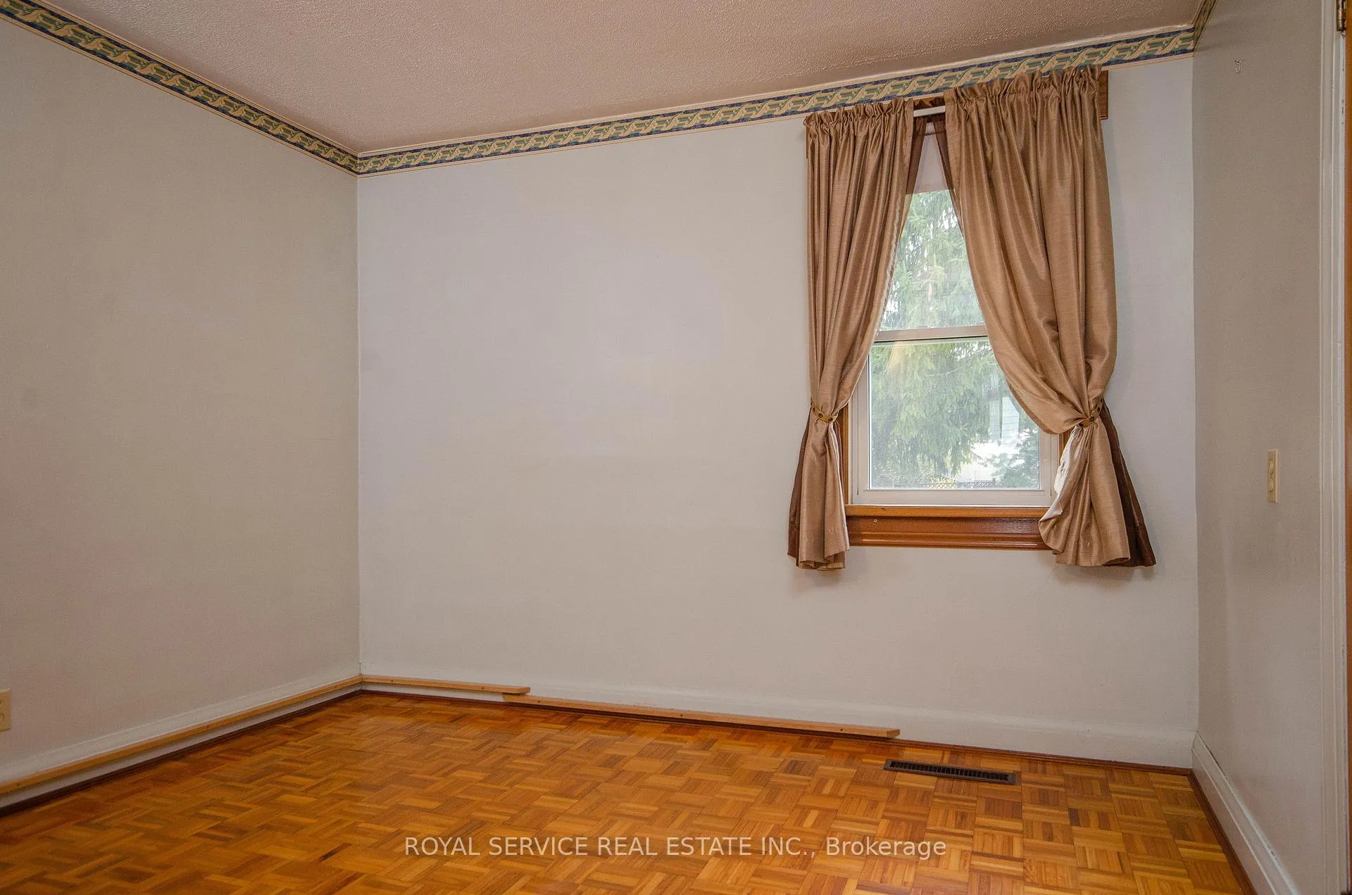 Photo 20 of 29 Prospect Street, Clarington, Bowmanville — HOMEH