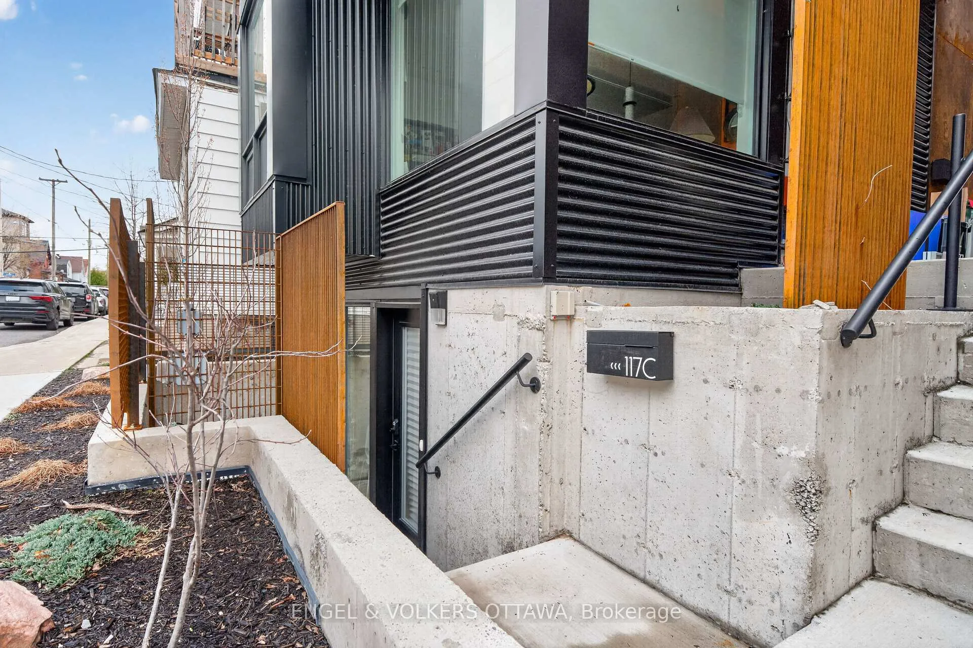 Photo 3 of Unit C, 117 Carruthers Avenue, Ottawa, Mechanicsville — HOMEH