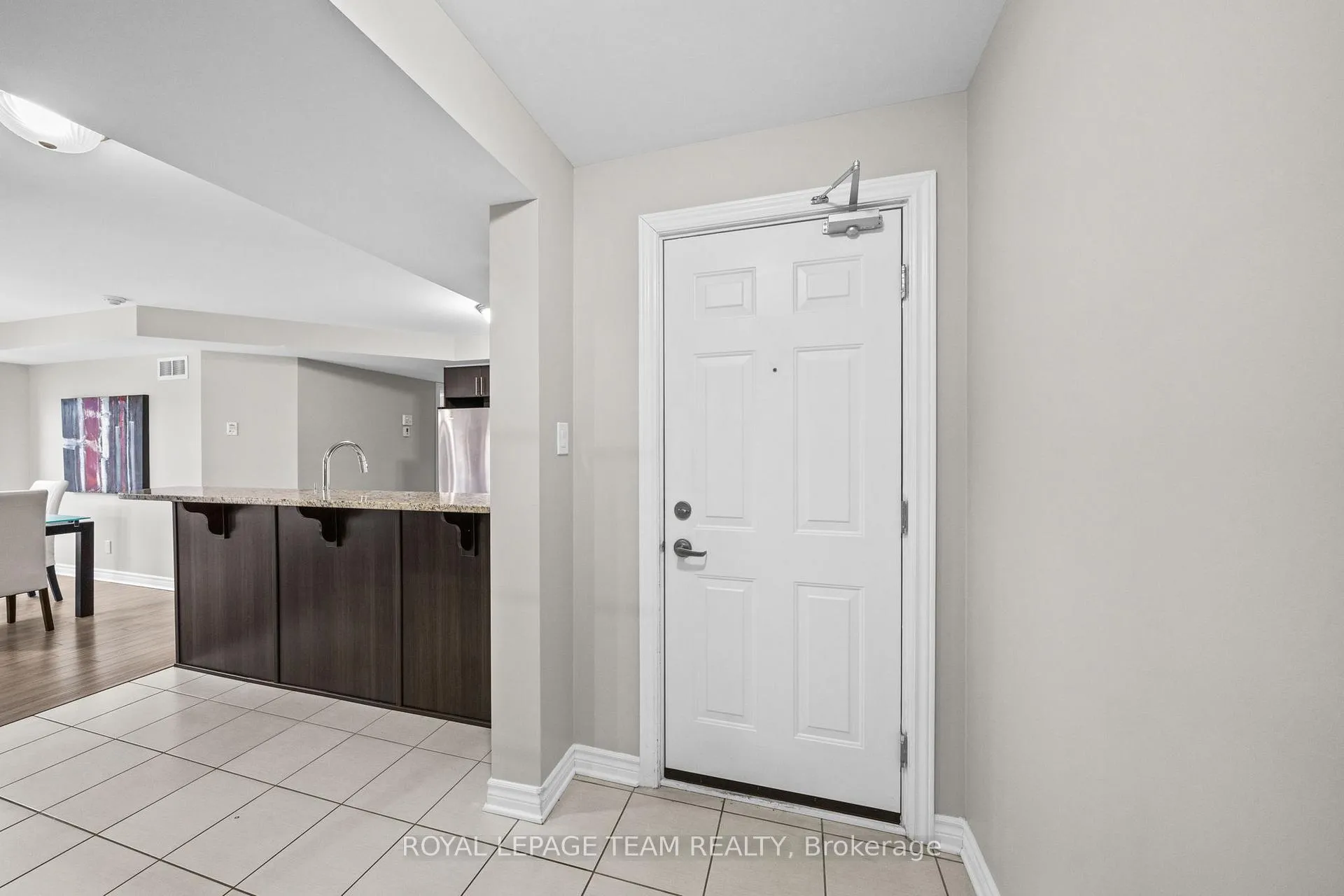 Photo 5 of Unit 6, 215 Bluestone Private, Ottawa, Avalon West — HOMEH