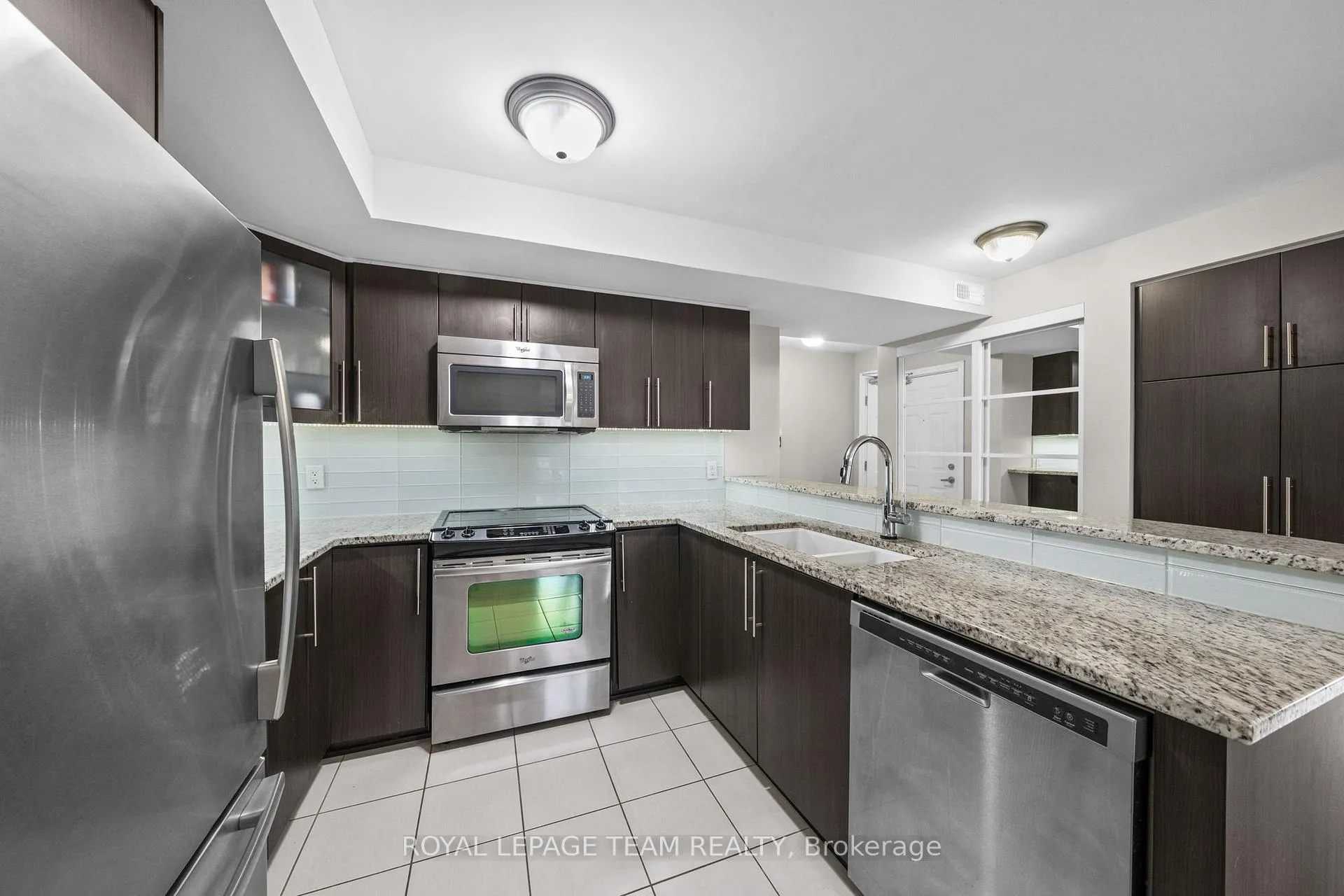 Photo 10 of Unit 6, 215 Bluestone Private, Ottawa, Avalon West — HOMEH