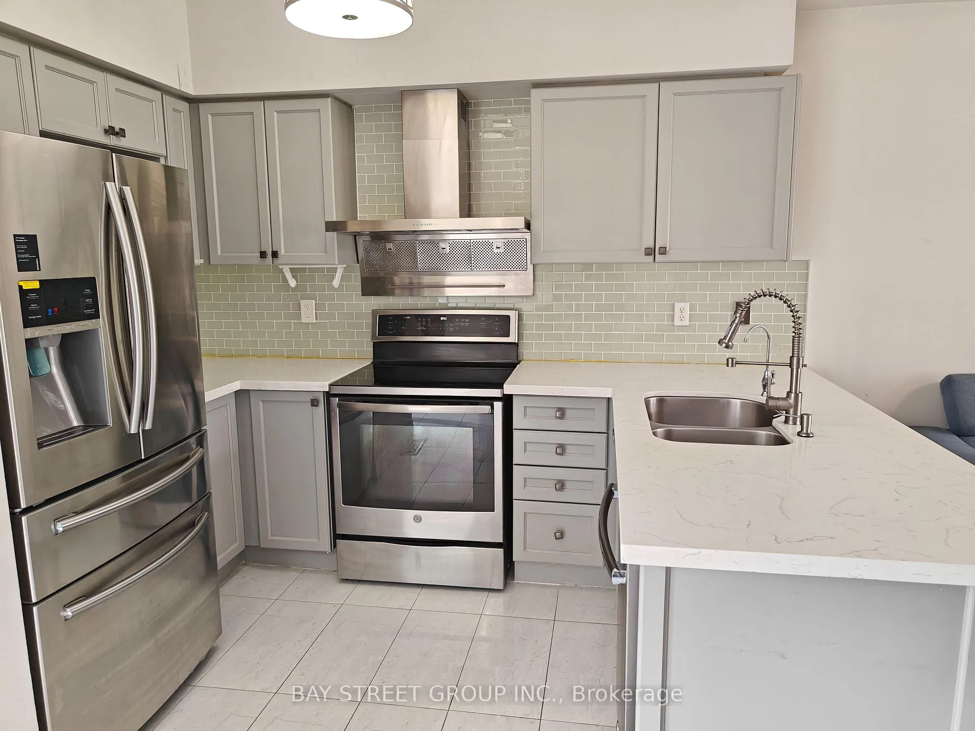 Photo 4 of 256 Glenashton Drive, Oakville, River Oaks — HOMEH