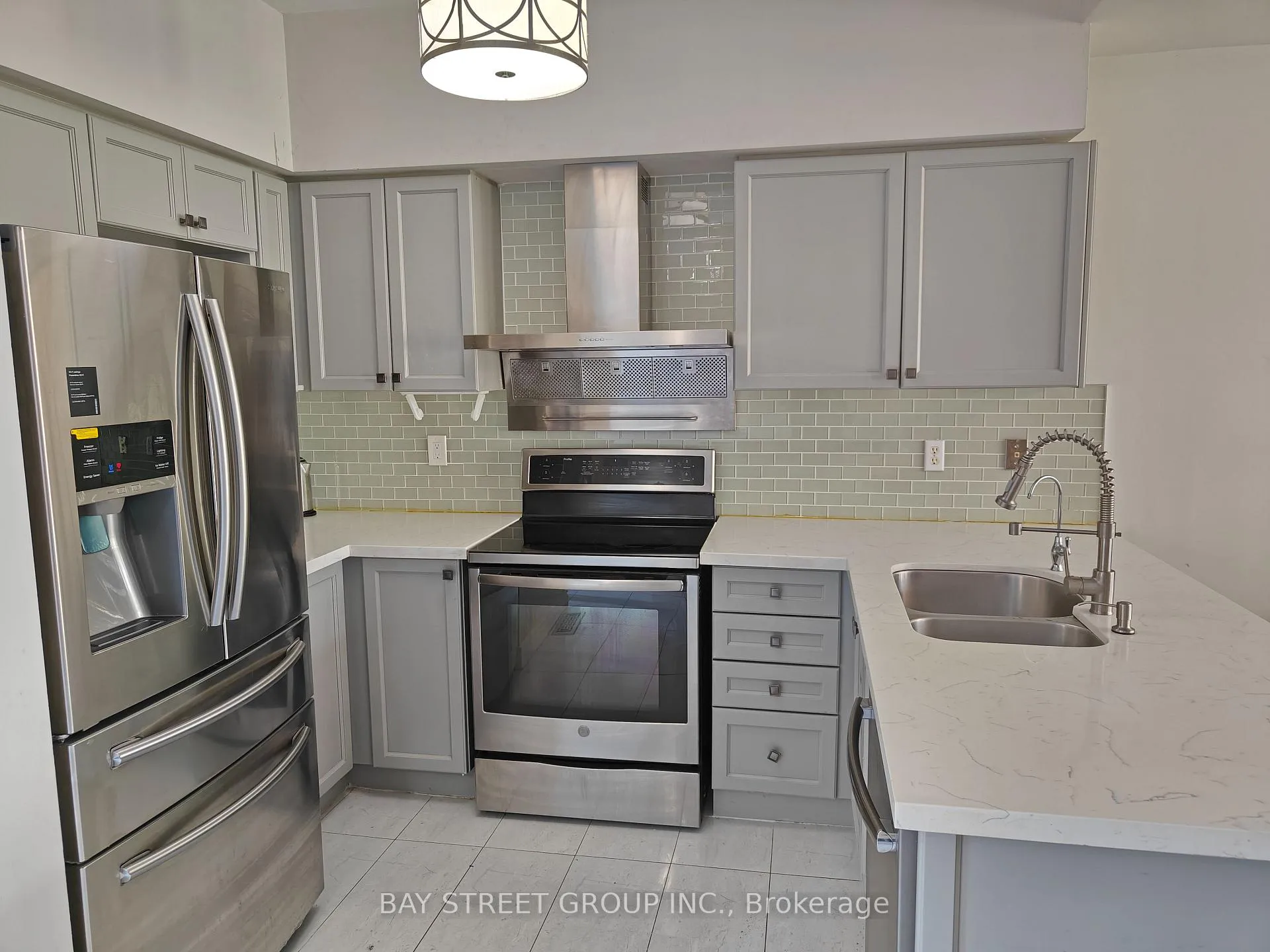 Photo 5 of 256 Glenashton Drive, Oakville, River Oaks — HOMEH