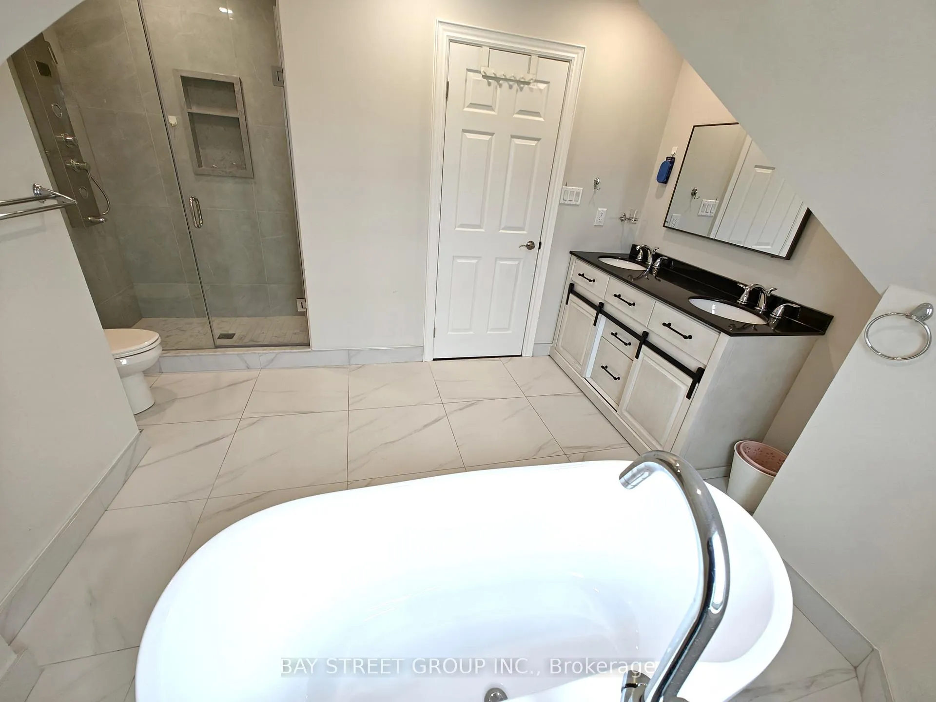 Photo 13 of 256 Glenashton Drive, Oakville, River Oaks — HOMEH