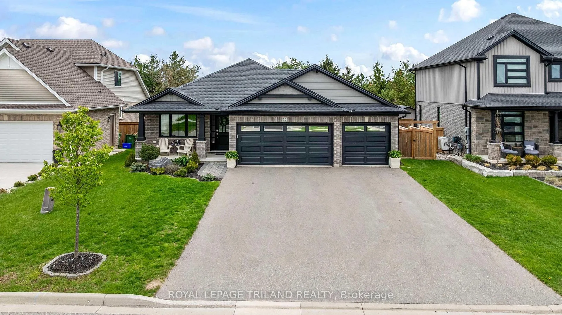 Photo 2 of 35 Weir Crescent, St. Thomas — HOMEH