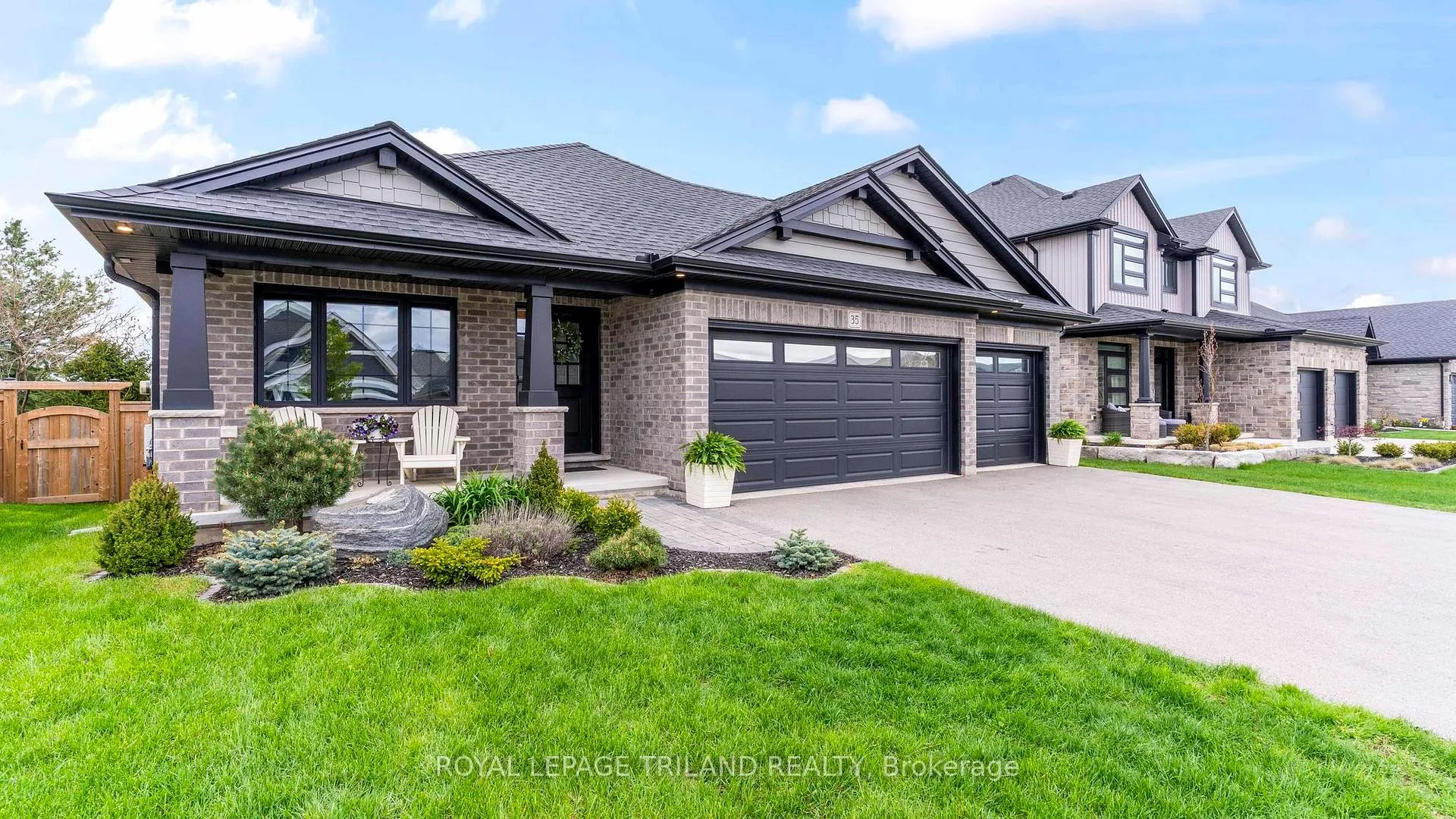 Photo 3 of 35 Weir Crescent, St. Thomas — HOMEH