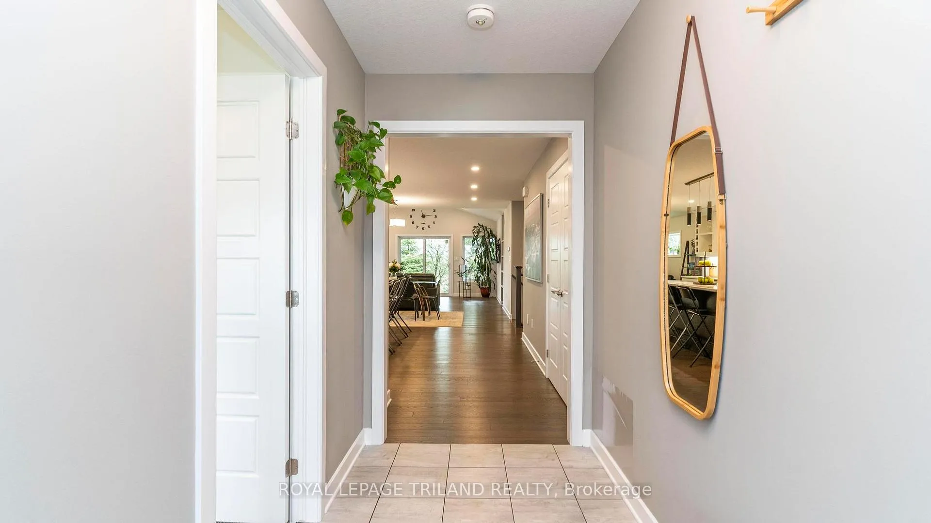 Photo 5 of 35 Weir Crescent, St. Thomas — HOMEH