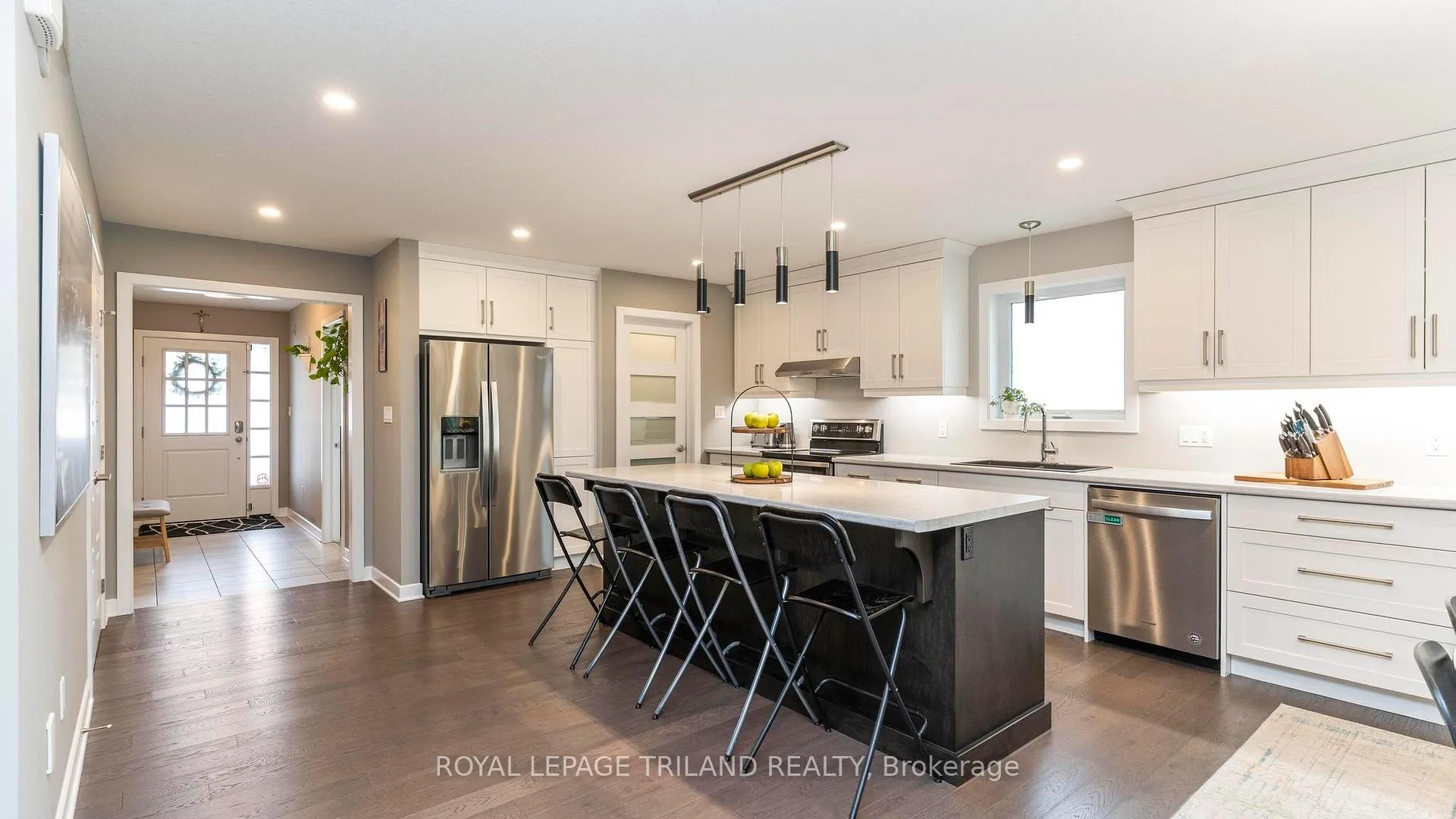Photo 8 of 35 Weir Crescent, St. Thomas — HOMEH