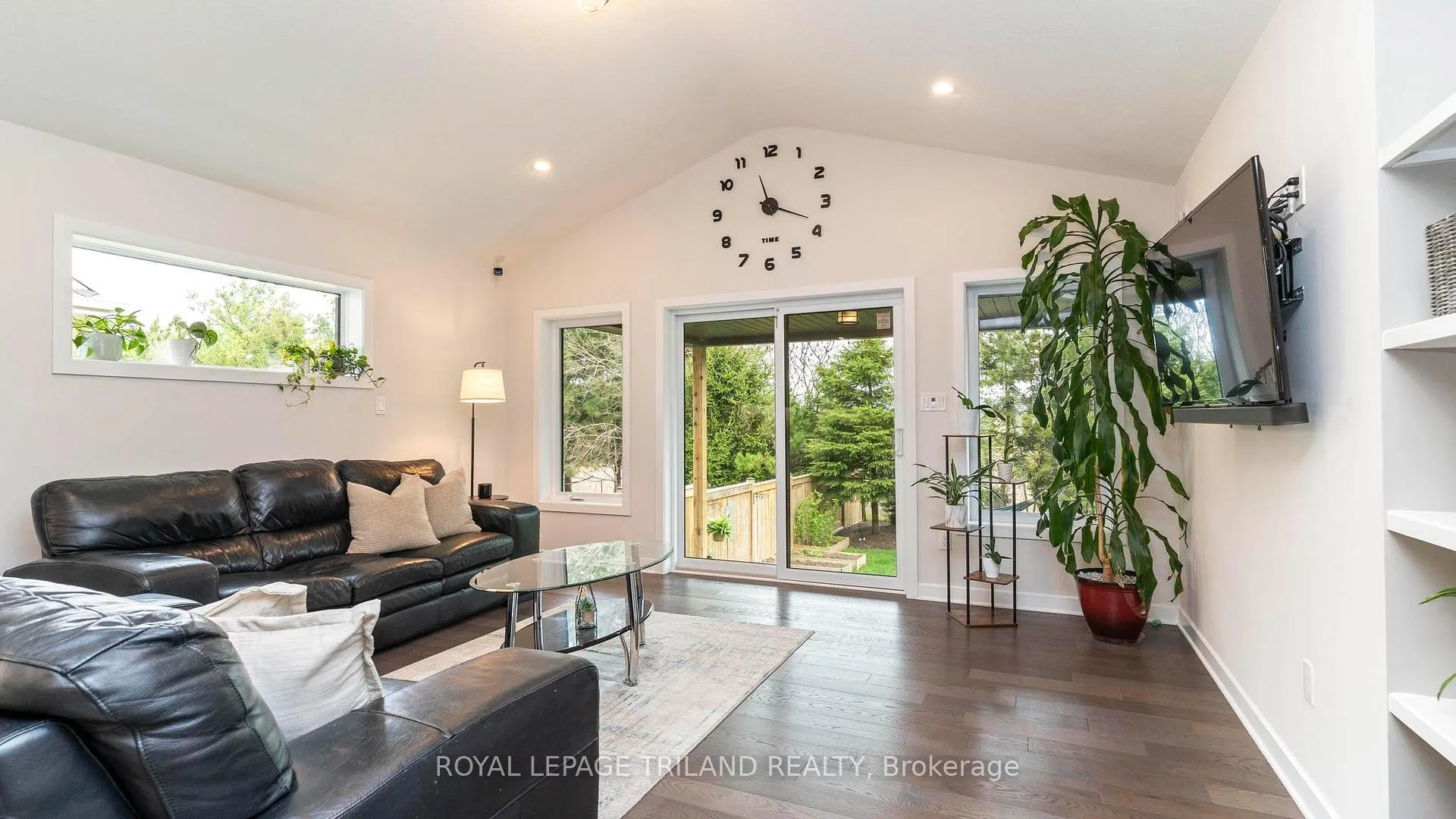 Photo 13 of 35 Weir Crescent, St. Thomas — HOMEH