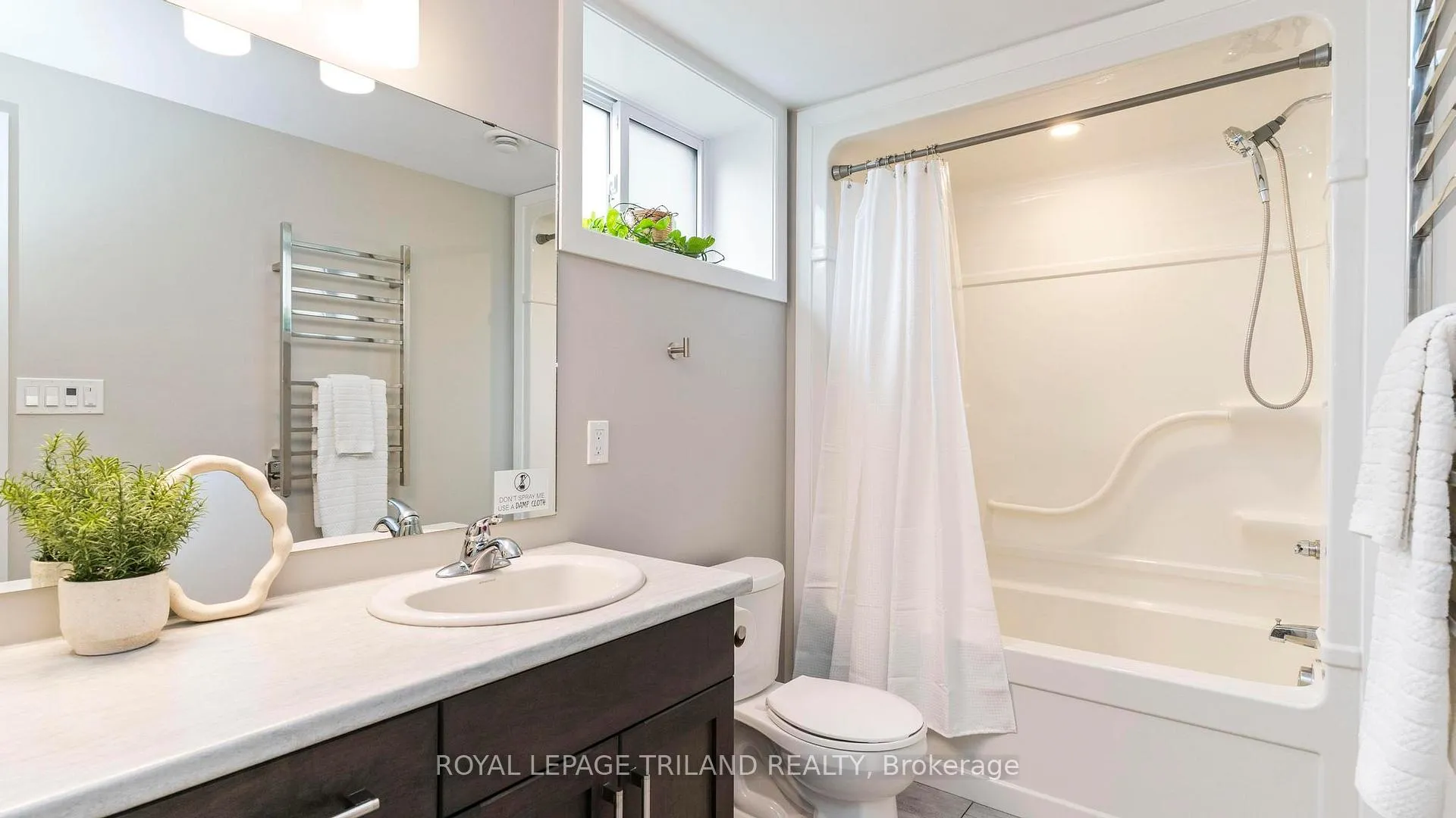 Photo 24 of 35 Weir Crescent, St. Thomas — HOMEH