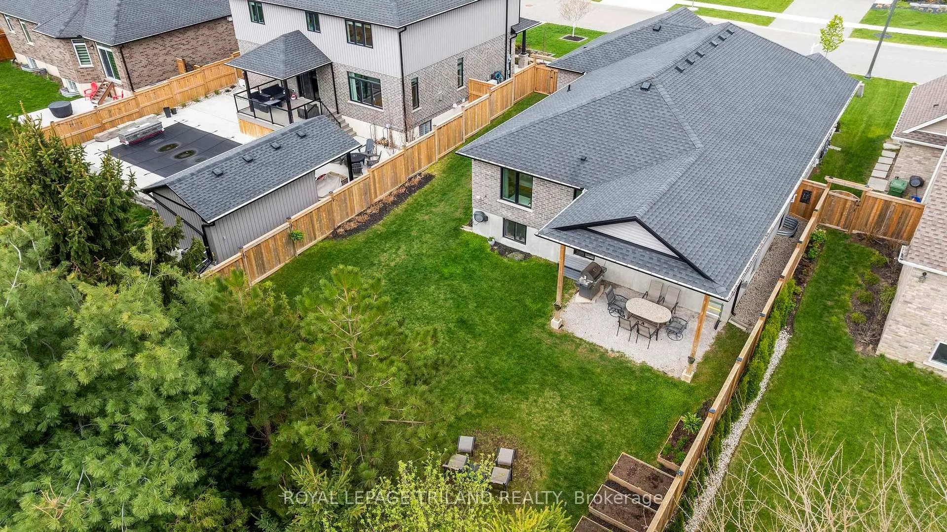 Photo 29 of 35 Weir Crescent, St. Thomas — HOMEH