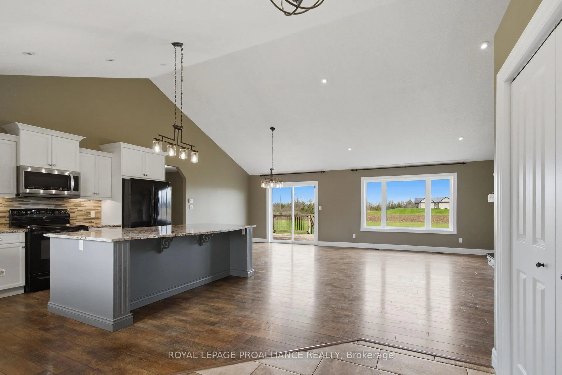Photo 4 of 1585 Casey Road, Belleville, Thurlow Ward — HOMEH
