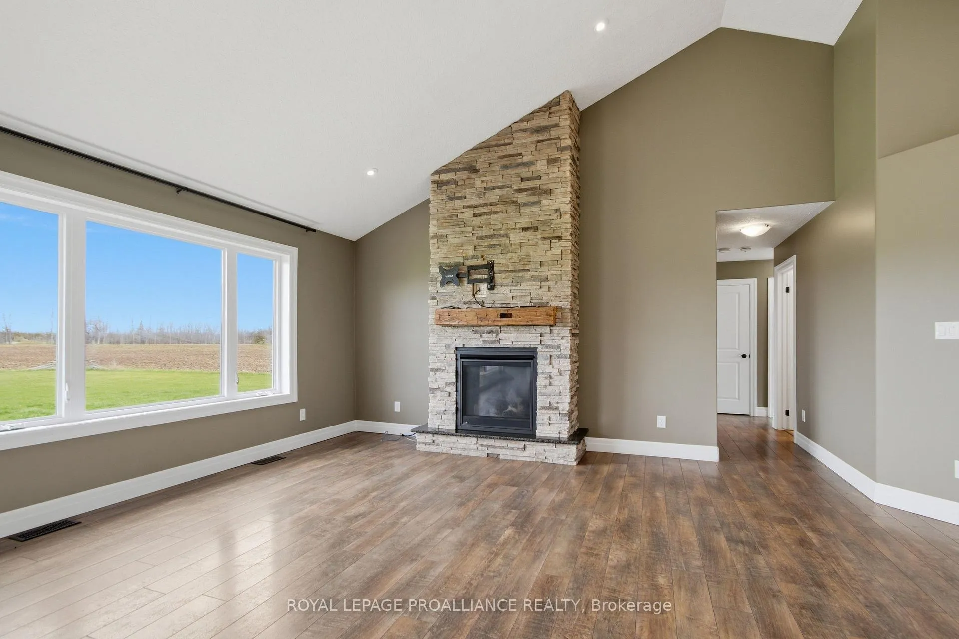 Photo 9 of 1585 Casey Road, Belleville, Thurlow Ward — HOMEH