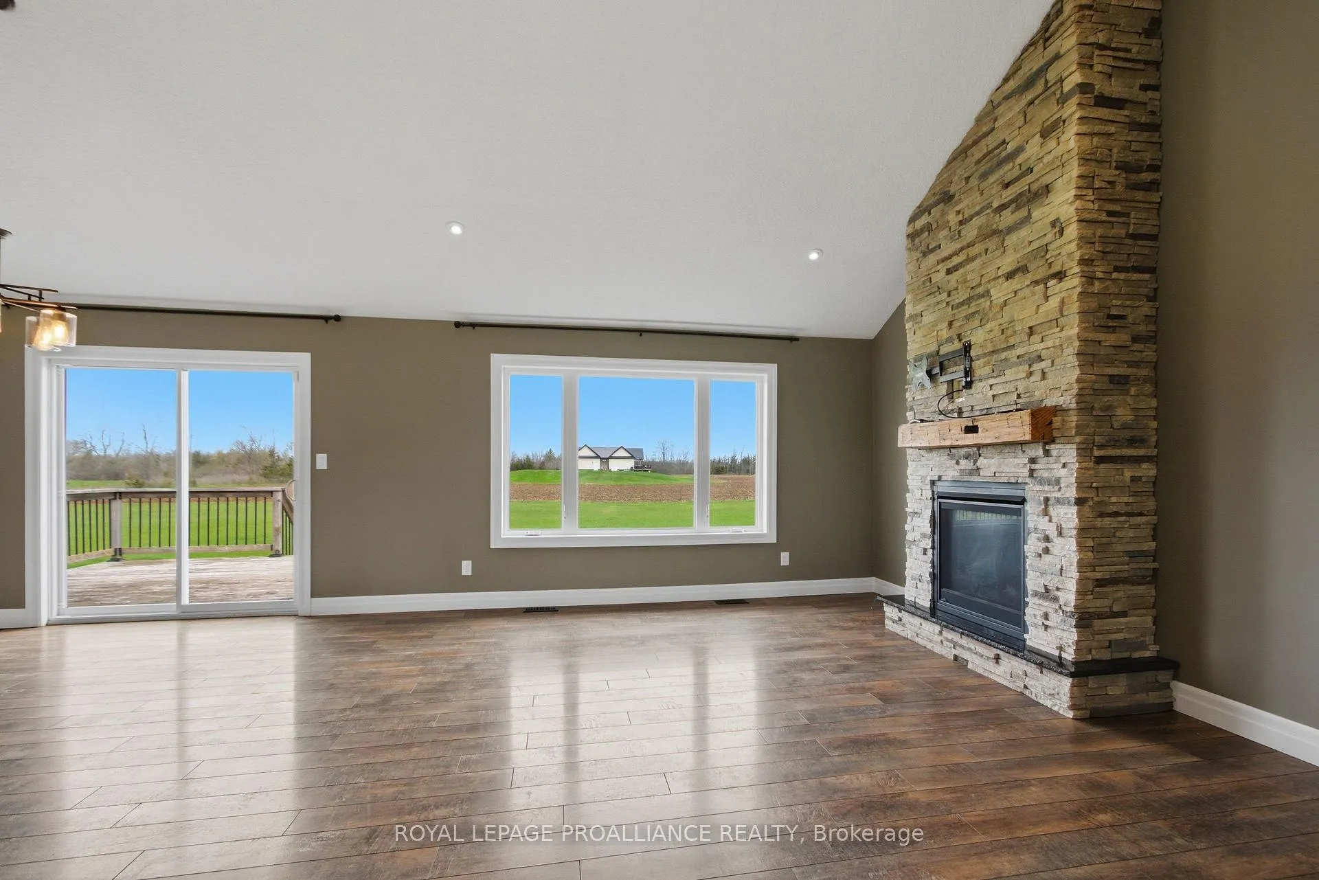 Photo 10 of 1585 Casey Road, Belleville, Thurlow Ward — HOMEH