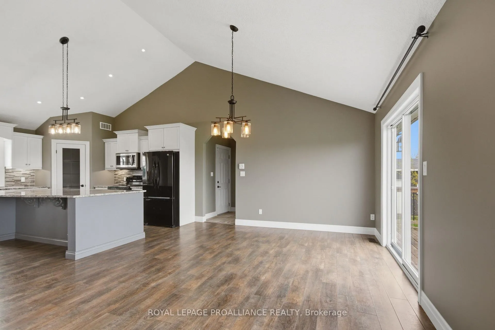 Photo 12 of 1585 Casey Road, Belleville, Thurlow Ward — HOMEH