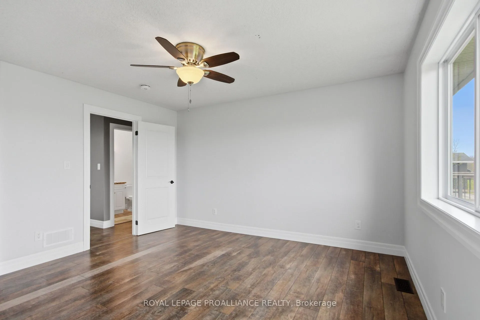 Photo 15 of 1585 Casey Road, Belleville, Thurlow Ward — HOMEH