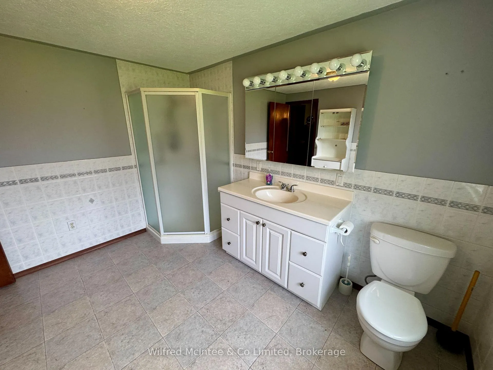 Photo 18 of 23 Union Street N, Brockton — HOMEH